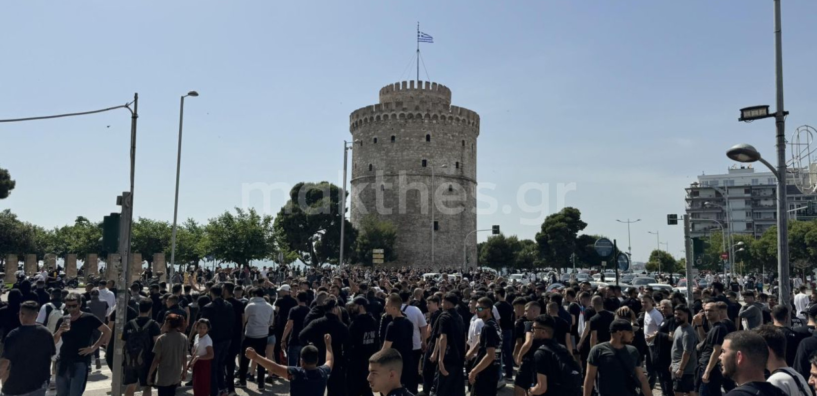 Θεσσαλονίκη: Στην Τούμπα και το «Μακεδονία Παλλάς» η πορεία των οπαδών του ΠΑΟΚ - Μπλόκο της Αστυνομίας στην Καμάρα - Προσαγωγές και μία σύλληψη (βίντεο, φωτ.)