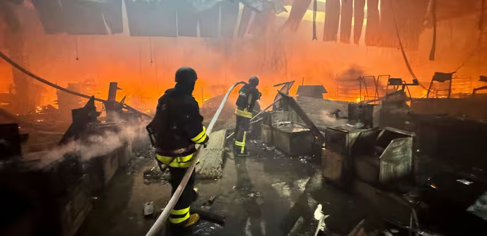 Ρωσικός βομβαρδισμός σε αγορά οικοδομικών υλικών στο Χάρκοβο της Ουκρανίας - Τουλάχιστον 2 νεκροί (βίντεο)