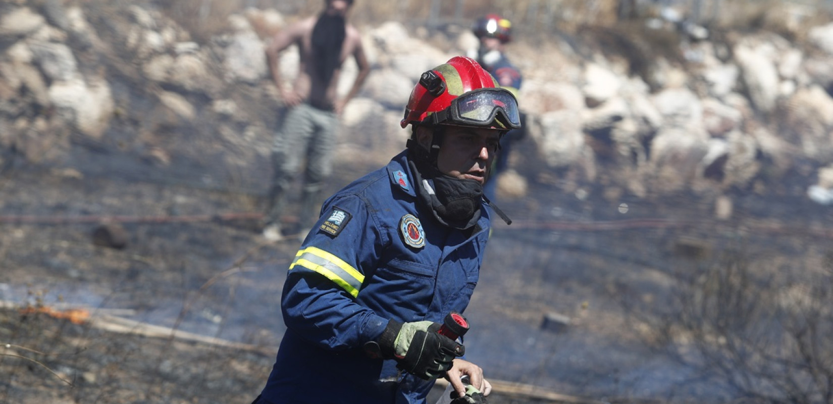 Θεσσαλονίκη: Υπό μερικό έλεγχο η φωτιά στην Περαία - Επιχειρεί και ελικόπτερο (βίντεο)