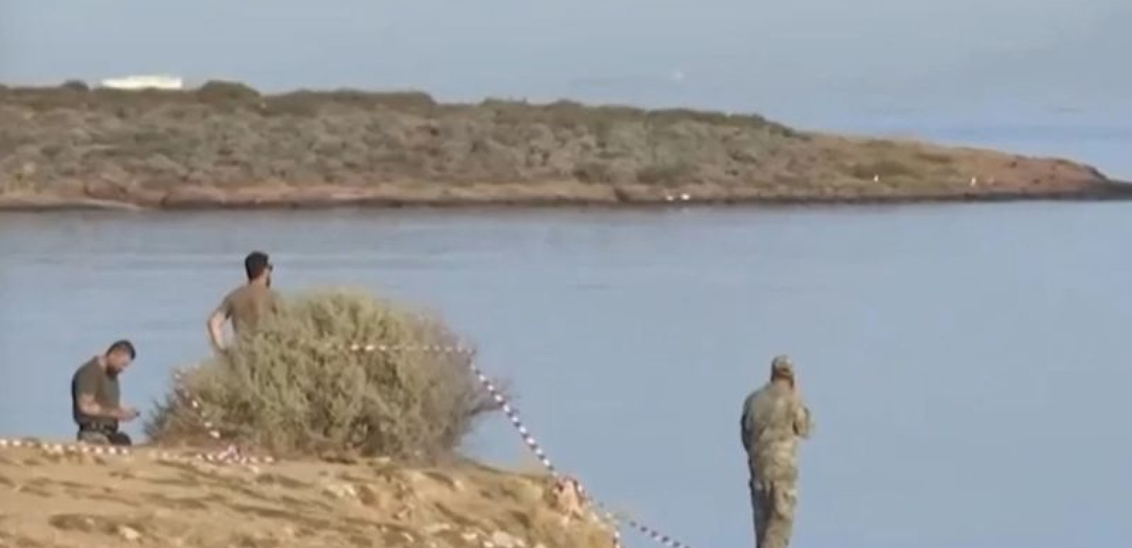 Καβούρι: Εξουδετερώθηκε νάρκη με ελεγχόμενη έκρηξη στη θάλασσα (βίντεο)