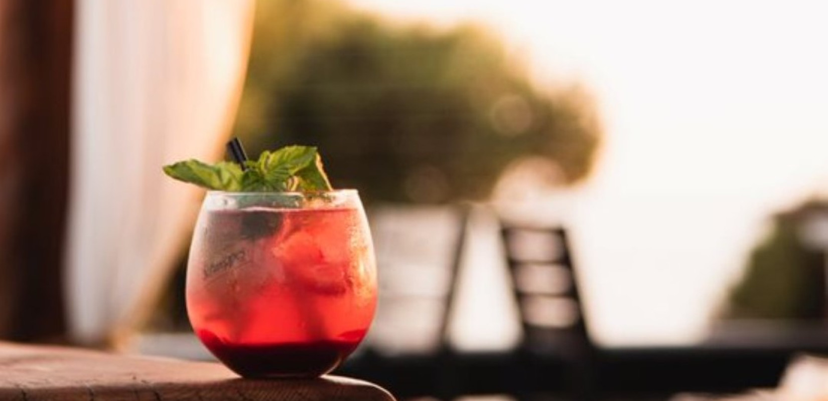 Loft Cocktail Bar: Εκεί που χτυπά ο παλμός της νυχτερινής Νικήτης στη Χαλκιδική