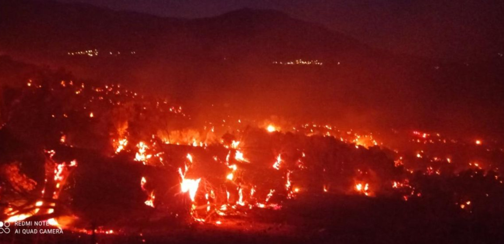 Ρέθυμνο: Ανεξέλεγκτη η φωτιά στον Άγιο Βασίλειο - Σώθηκε ο οικισμός της Αγίας Παρασκευής (βίντεο)