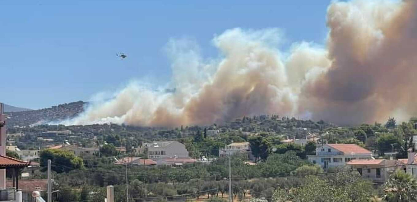 Σε ύφεση η φωτιά στην Αγία Μαρίνα Κορωπίου - Αποκαταστάθηκε πλήρως η κυκλοφορία των οχημάτων