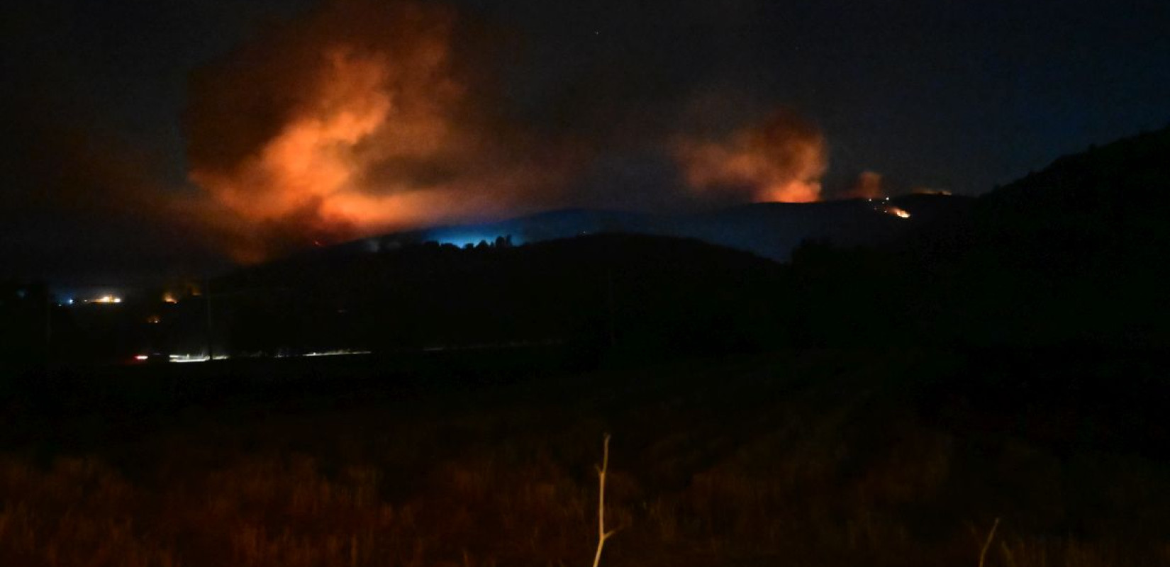 Εύβοια: Νύχτα «κόλαση» σήμερα για πυροσβέστες και κατοίκους - Απειλούνται χωριά (βίντεο, φωτ.)