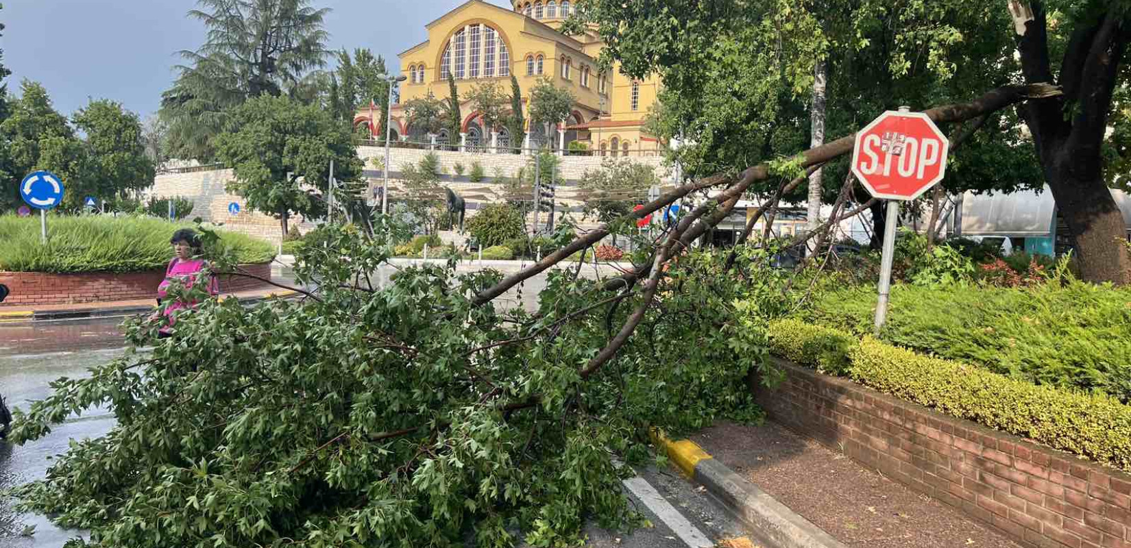 Λάρισα: Συστάσεις προς τους πολίτες από τον δήμο λόγω έντονων καιρικών φαινομένων