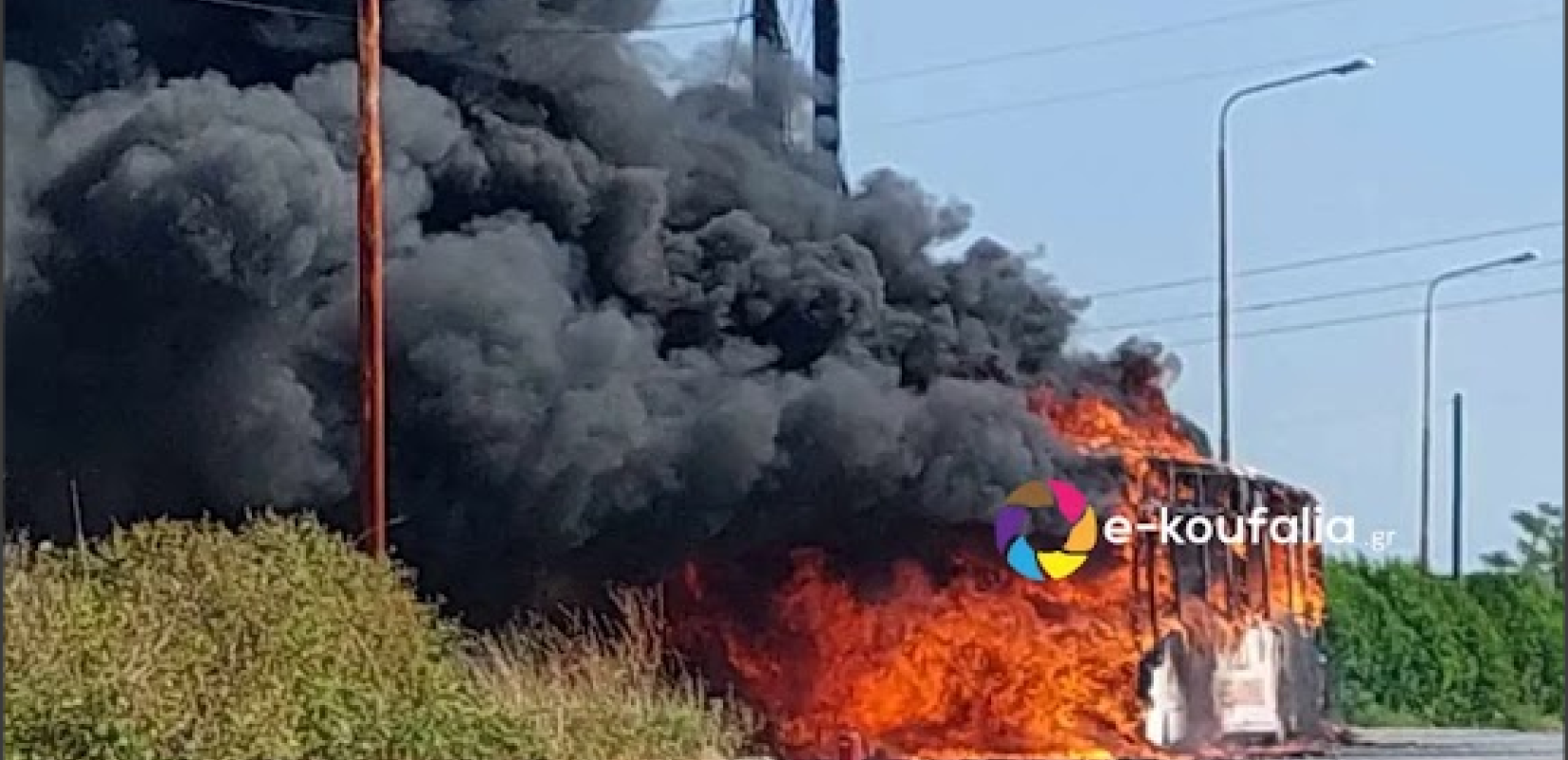 Θεσσαλονίκη: Φωτιά σε λεωφορείο των ΚΤΕΛ Θεσσσαλονίκης στα Κουφάλια