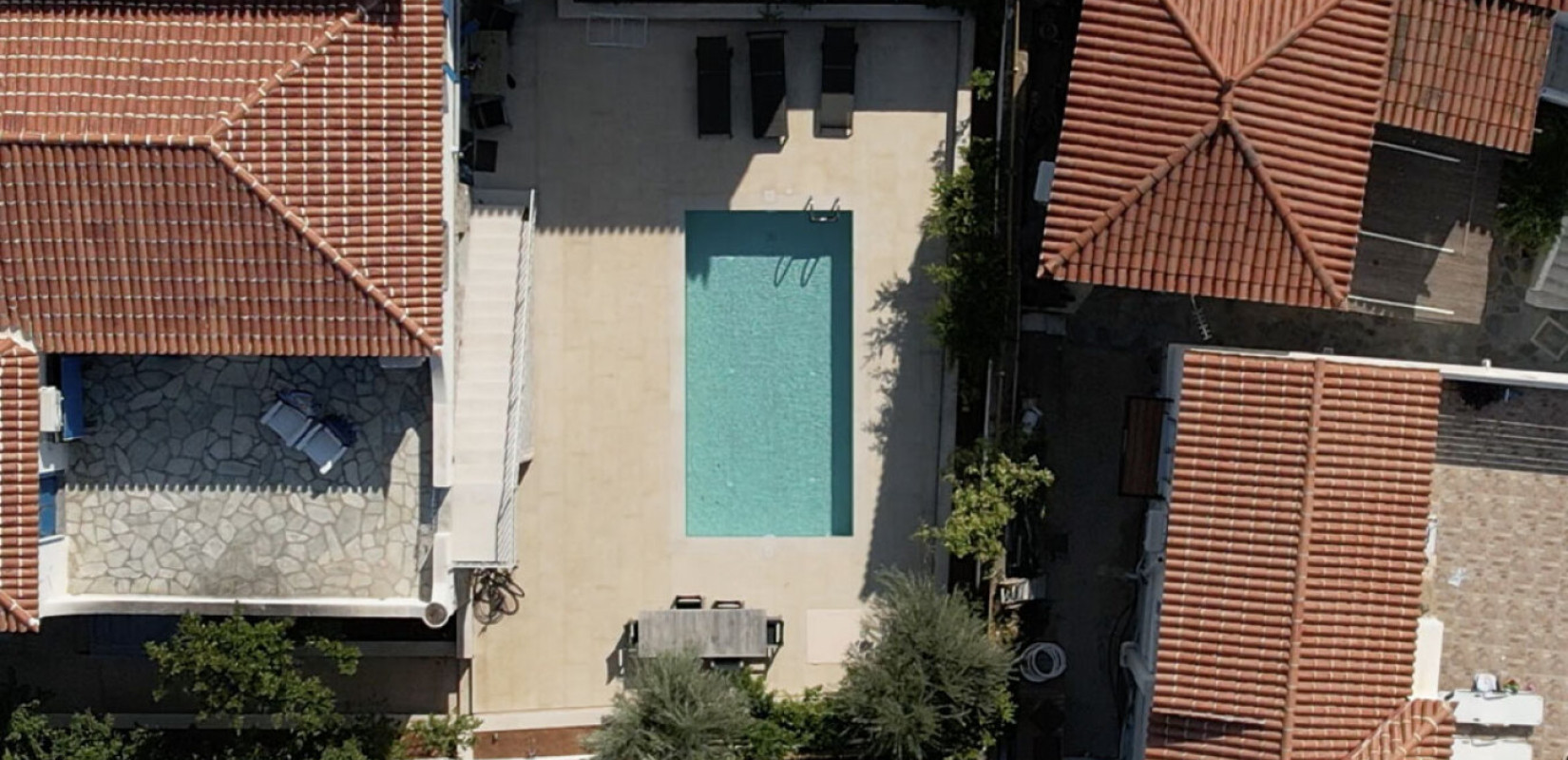 Το Υπουργείο Πολιτισμού για το σπίτι Κασσελάκη στις Σπέτσες: Η άδεια του 1978 είναι για βόθρο και όχι για πισίνα