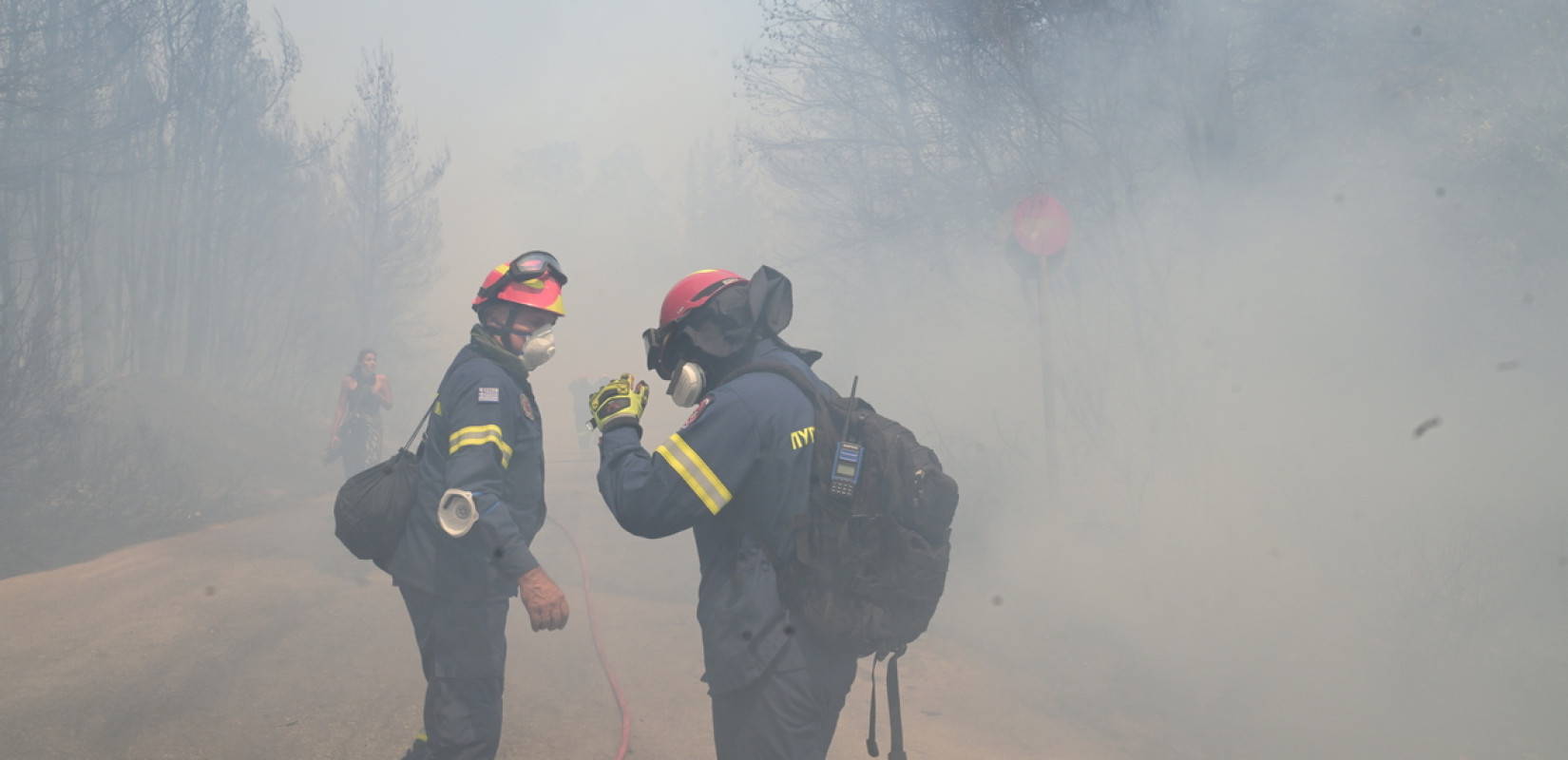 Φωτιά στην Αττική: Κάηκε ολοσχερώς το νέο, υπερσύγχρονο κλειστό γήπεδο της Πεντέλης (βίντεο)