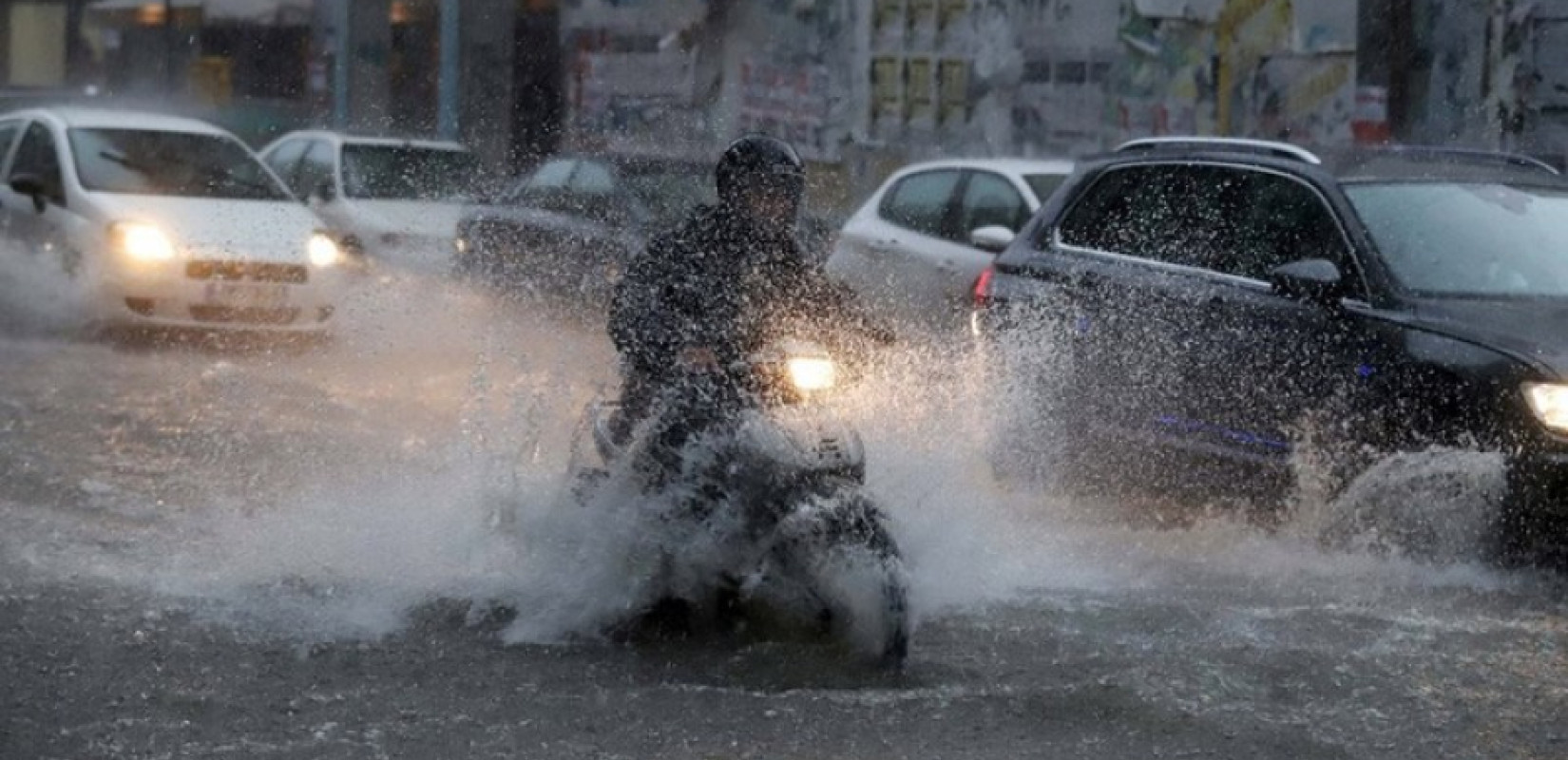 Μεγάλο όγκο νερού και ισχυρούς ανέμους σε Θεσσαλονίκη και Χαλκιδική φέρνει η κακοκαιρία «Atena» - Ποιες περιοχές κινδυνεύουν