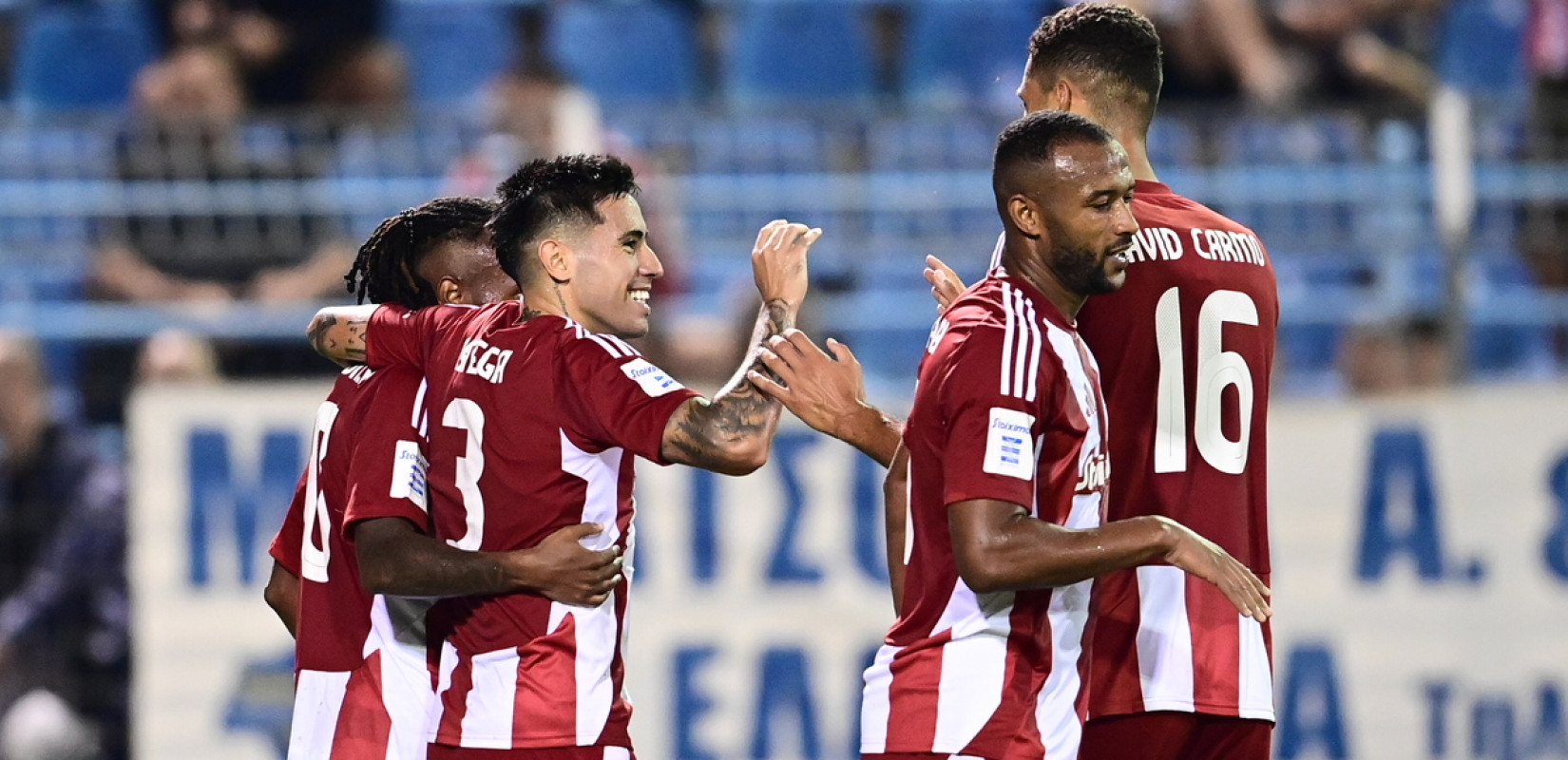 Super League: Πέρασε σαν σίφουνας ο Ολυμπιακός από τη Λαμία και παρέμεινε στην κορυφή (βίντεο)