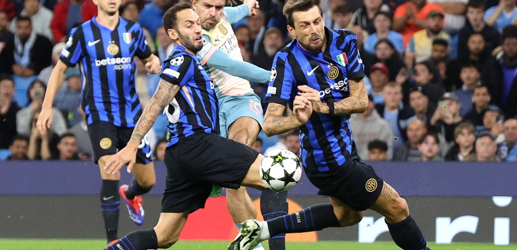 Champions League: Η Ίντερ κράτησε «άσφαιρη» τη Σίτι στο Μάντσεστερ (βίντεο)