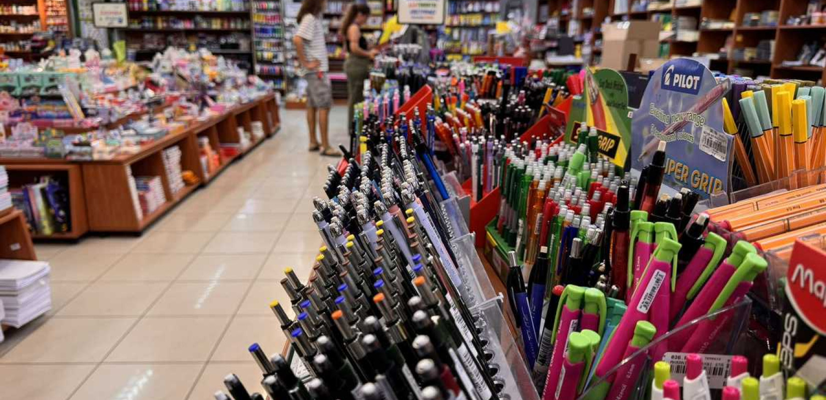 «Πόλεμος νούμερων» για την ακρίβεια στα σχολικά είδη: Βολές ΕΕΚΕ κατά γγ Εμπορίου