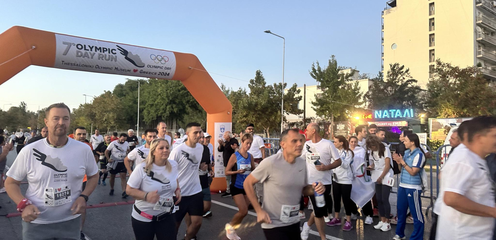 Olympic Day Run: Υπό πολύ δύσκολες συνθήκες η εκκίνηση των 10.000 μέτρων (βίντεο)
