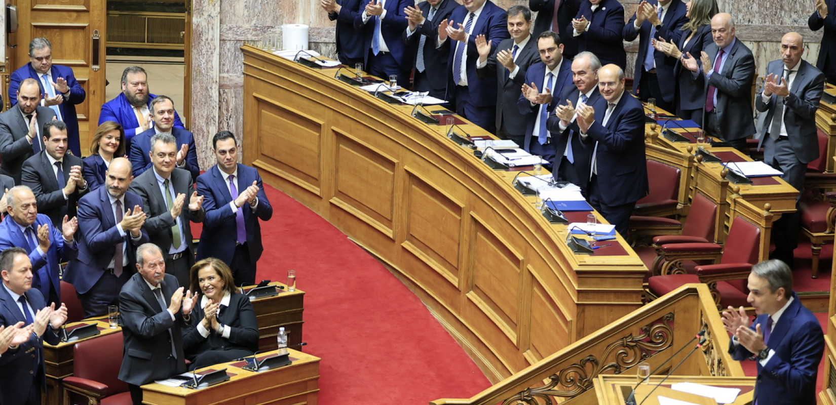 Προϋπολογισμός: Προσδοκά επιπλέον έσοδα 2,5 δισ. ευρώ το 2025 χωρίς επιβολή νέων φόρων