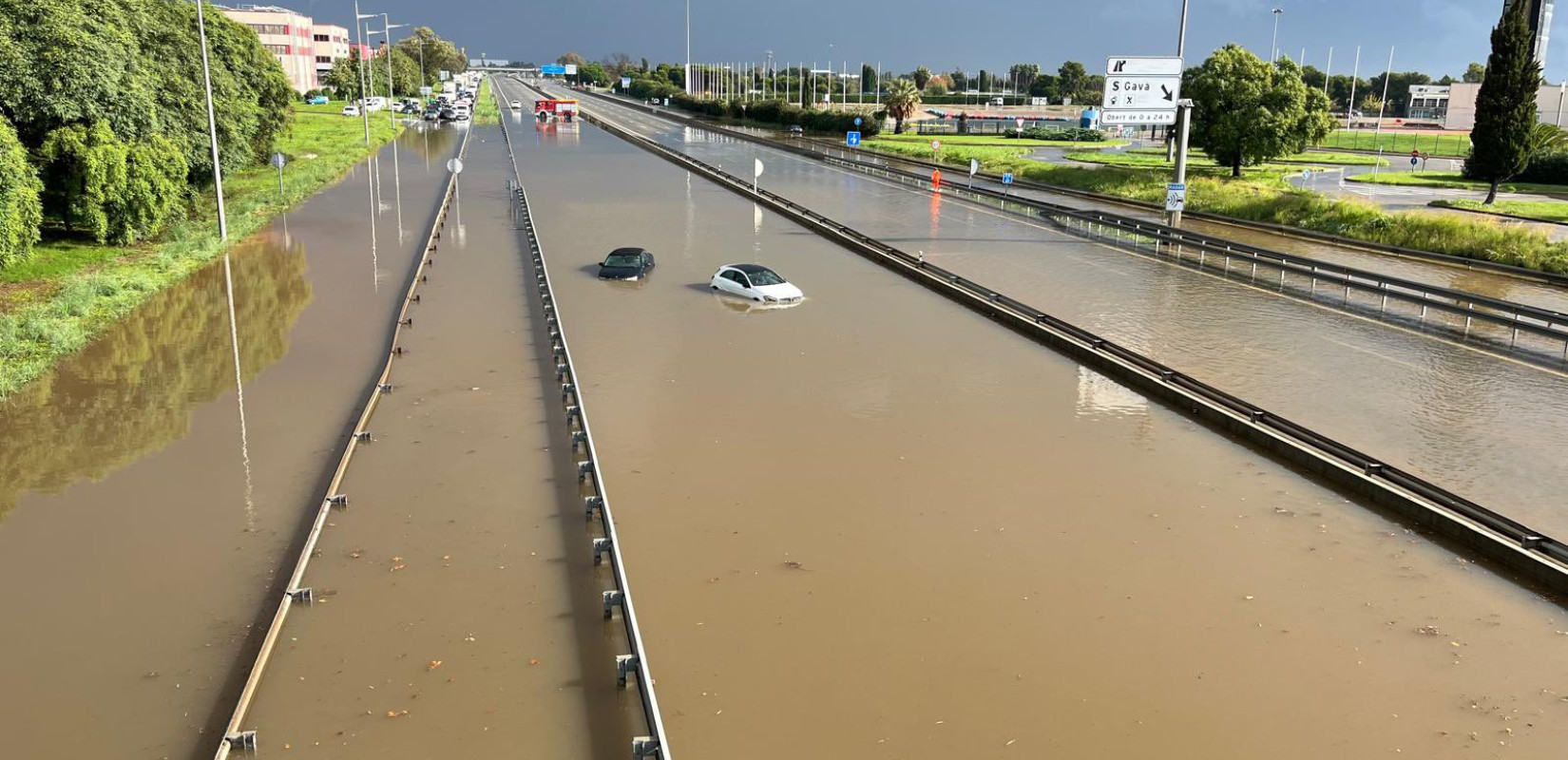 Συναγερμός για πλημμύρες και στην Βαρκελώνη: Πλημμύρισε το αεροδρόμιο (βίντεο)