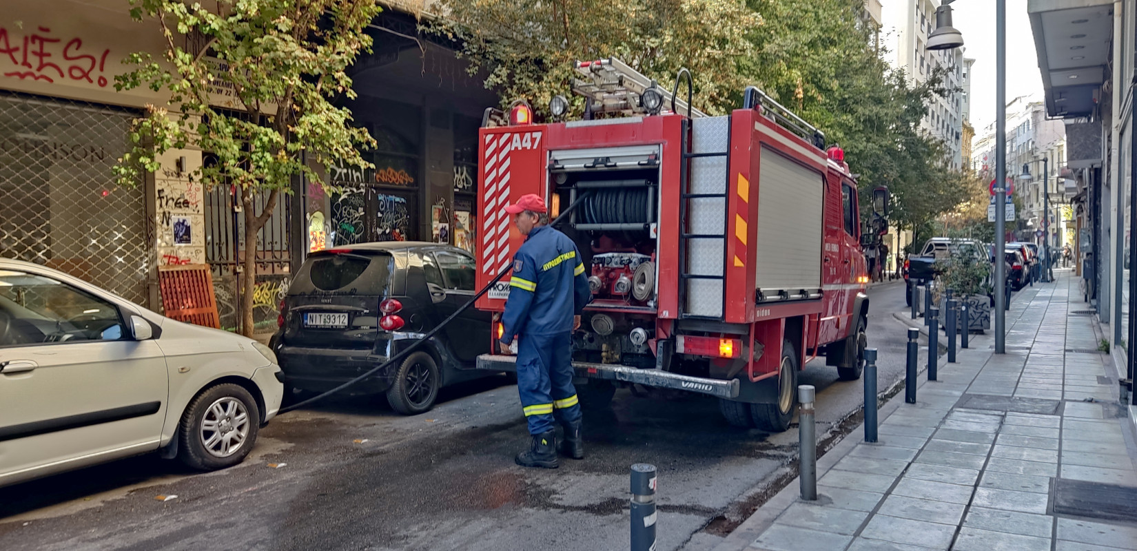 Θεσσαλονίκη: Φωτιά σε φρεάτιο στο κέντρο