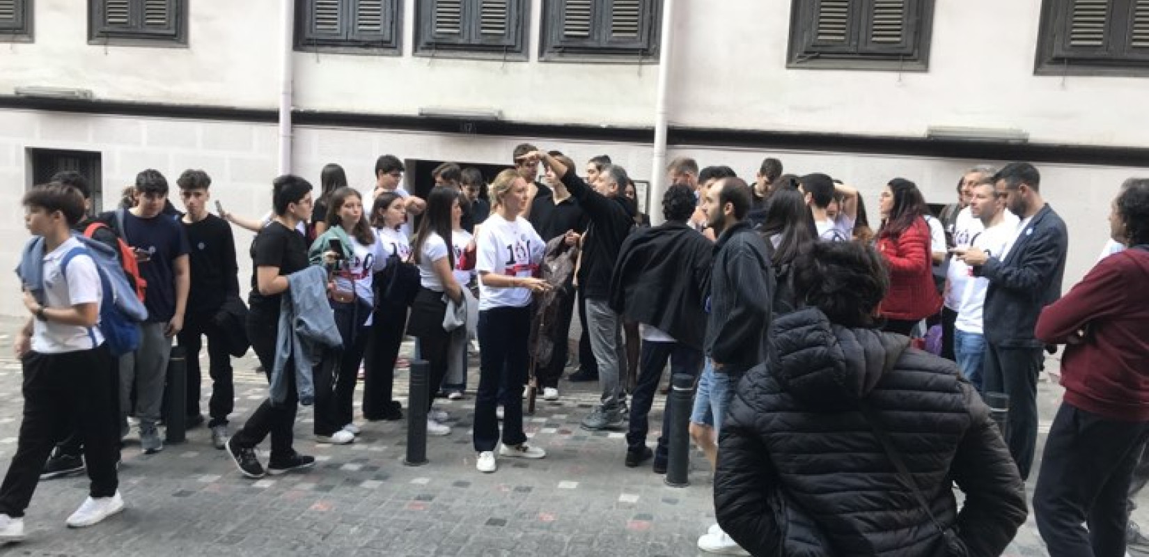 Θεσσαλονίκη: Εκατοντάδες Τούρκοι στην ουρά για μια επίσκεψη στο σπίτι-μουσείο του Κεμάλ (βίντεο)