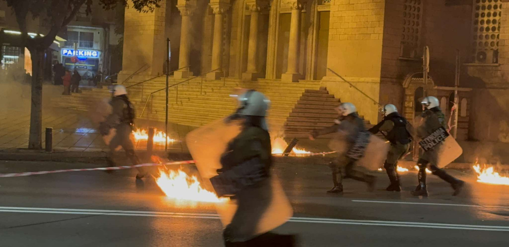 Θεσσαλονίκη: Επεισόδια μετά την πορεία για το Πολυτεχνείο (φωτ. & βίντεο)