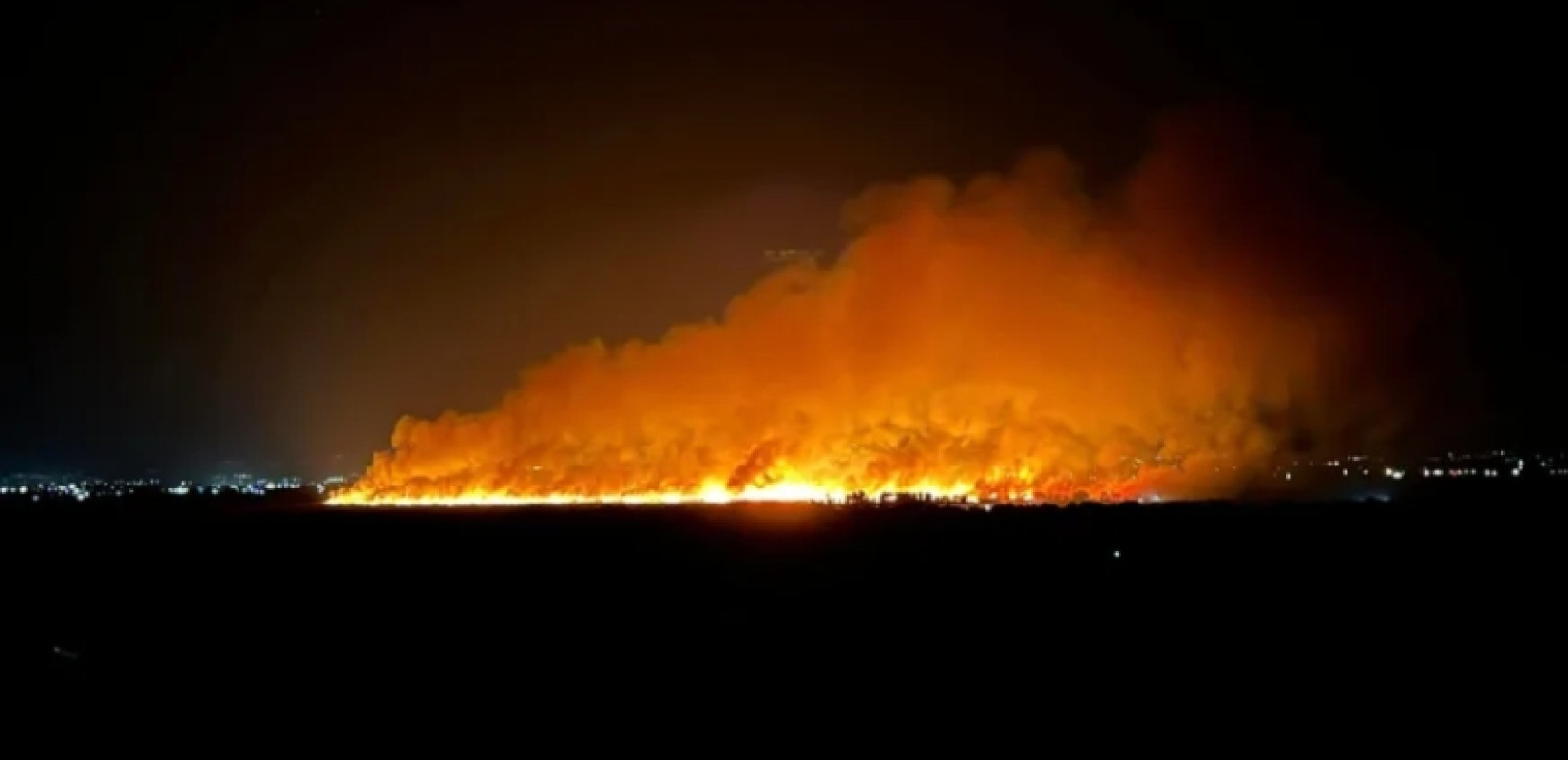 Μαίνεται η φωτιά στην Αχαΐα﻿﻿ για δεύτερη ημέρα: Μάχη να μην φτάσει στο δάσος της Στροφυλιάς﻿ (βίντεο)