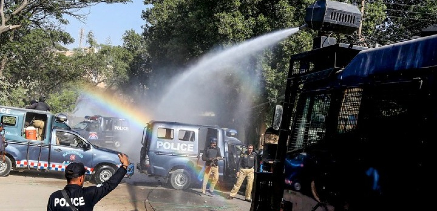 Πακιστάν: Τουλάχιστον 24 νεκροί και 40 τραυματίες από έκρηξη βόμβας σε σιδηροδρομικό σταθμό