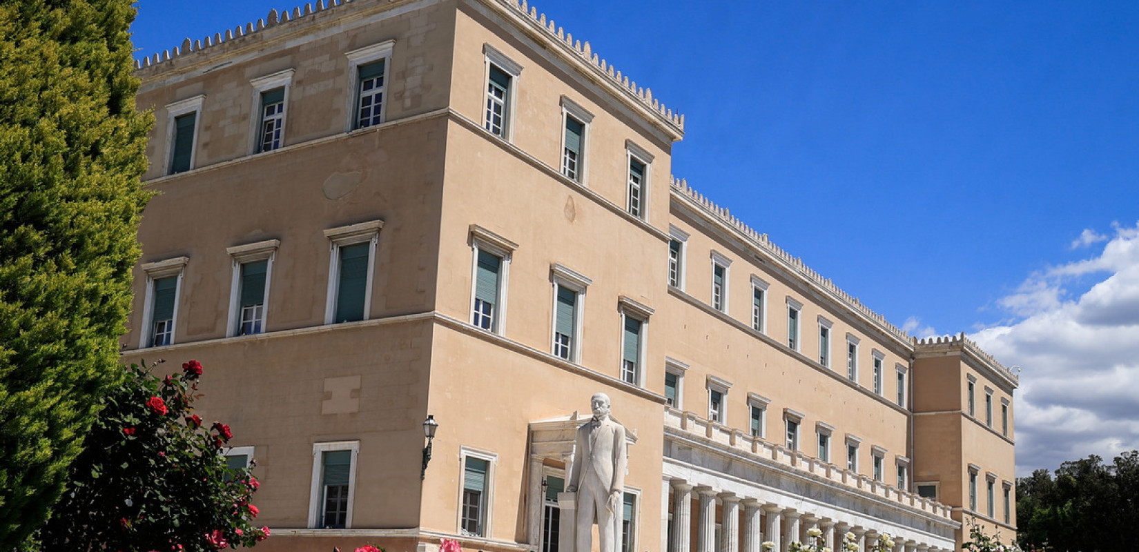 Συμβολική φωταγώγηση της Βουλής και δημοσίων κτιρίων σε 20 πόλεις με αφορμή τον Παγκόσμιο Μήνα Ενημέρωσης και Ευαισθητοποίησης για τη Νωτιαία Μυϊκή Ατροφία