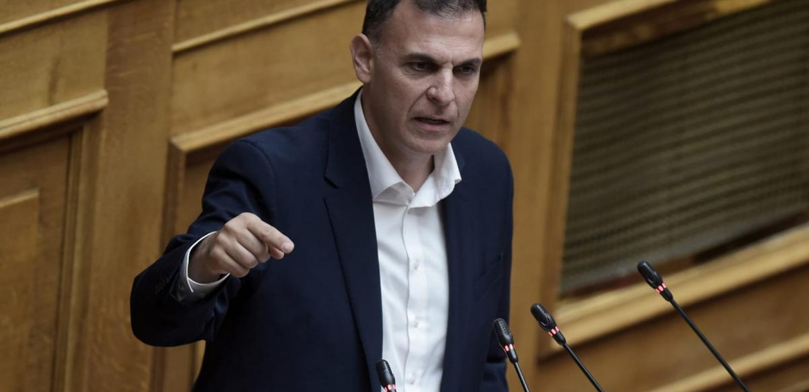 Γ. Καραμέρος: «Επίμονος κηπουρός» των υπερκερδών του καρτέλ των τραπεζών ο Γ. Στουρνάρας