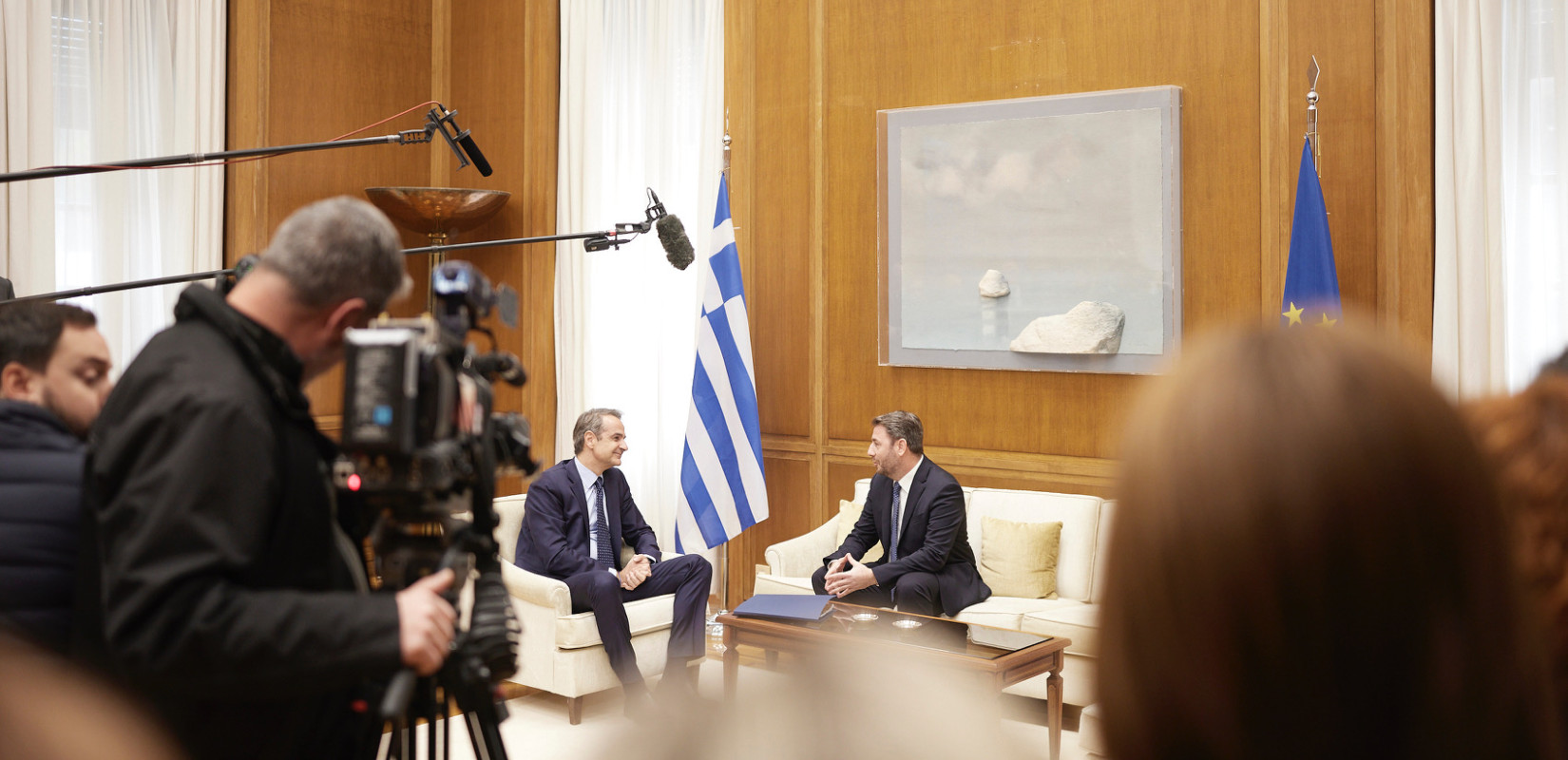 Ο Μητσοτάκης, τα σενάρια για τον εκλογικό νόμο, η αντιπαλότητα ΝΔ- ΠΑΣΟΚ και ένα... δίλημμα. Γράφει ο Μποξέρ*