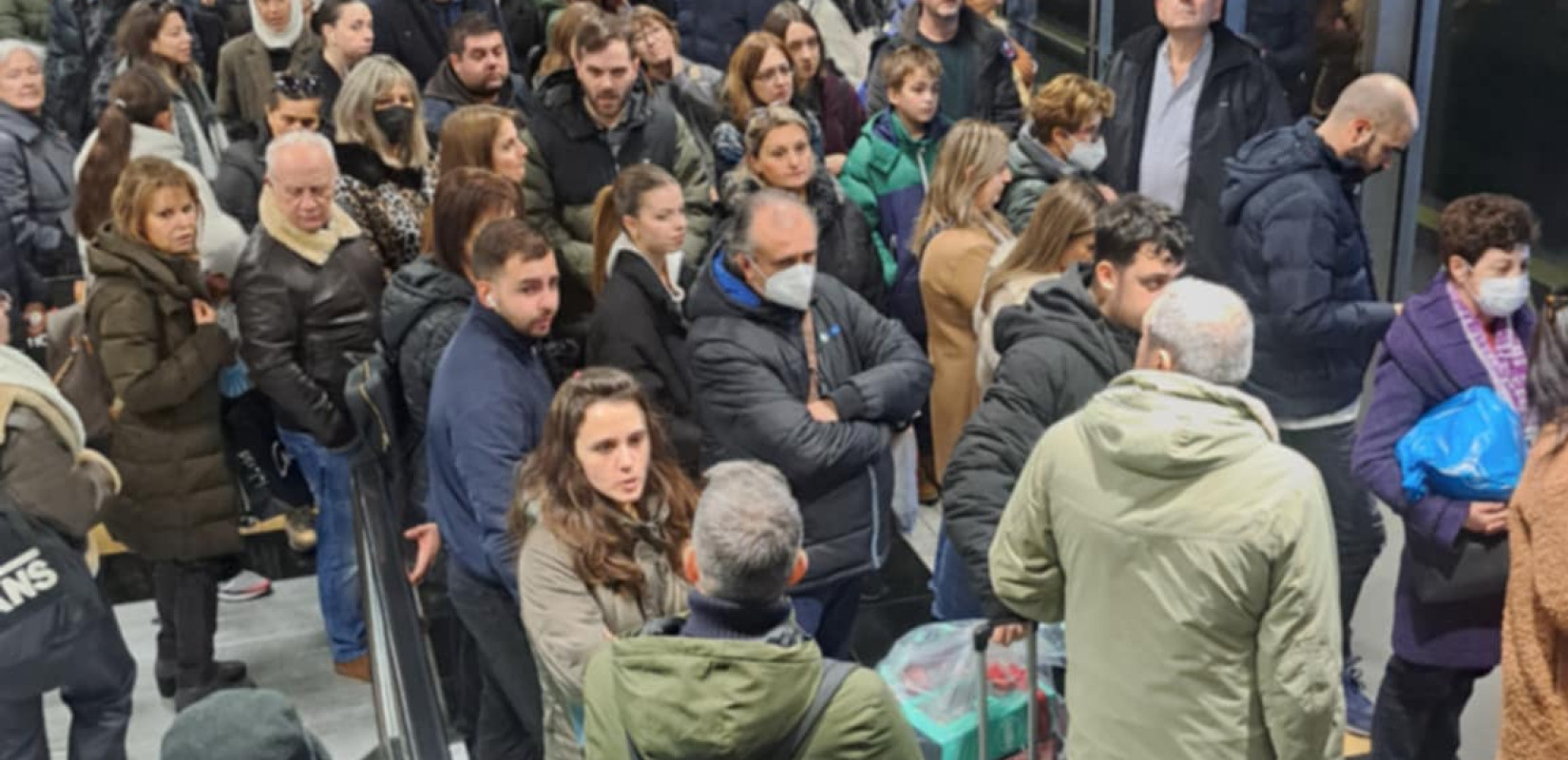 Βούλιαξε από κόσμο το Mετρό της Θεσσαλονίκης και... φράκαρε