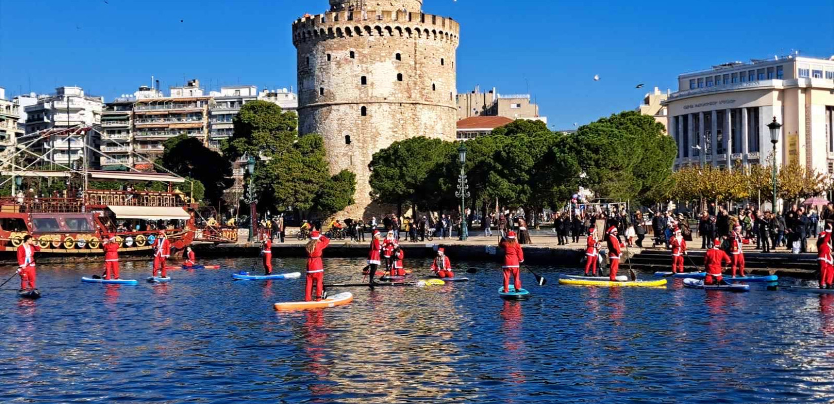 Θεσσαλονίκη: Κωπηλασία στον Θερμαϊκό ετοιμάζονται να κάνουν Αϊ-Βασίληδες (φωτ.)