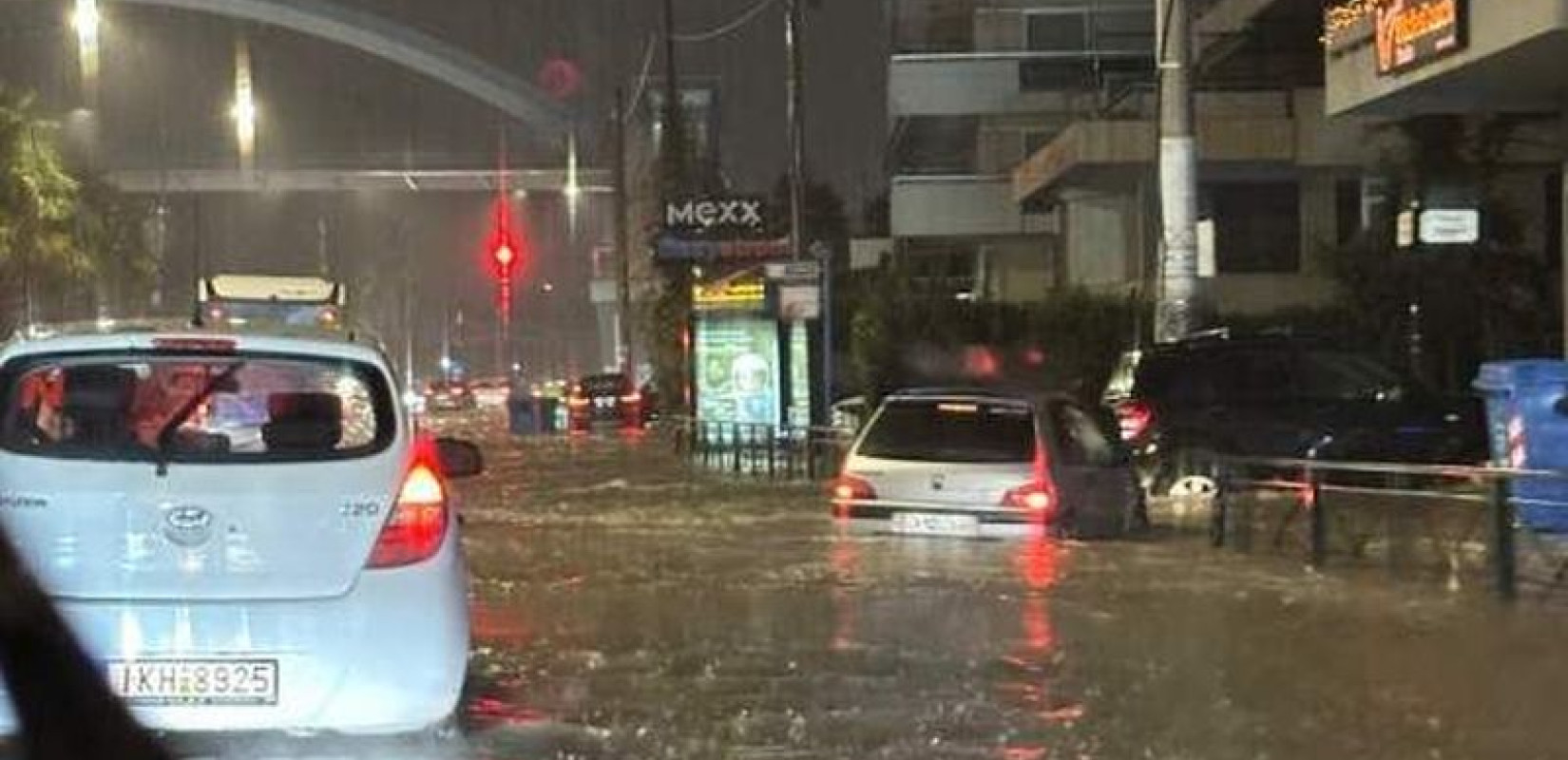 Κακοκαιρία στην Αττική: Αποκαταστάθηκε πλήρως η κυκλοφορία των οχημάτων στη Λ. Ποσειδώνος  (βίντεο)