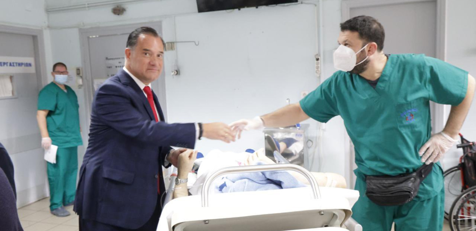 Α. Γεωργιάδης: Επισκέφτηκε τα επείγοντα σε 4 εφημερεύοντα νοσοκομεία της Αττικής