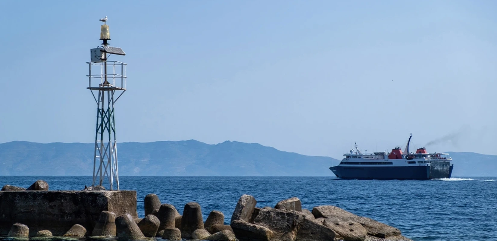 Προβλήματα σε φάρους στις Κυκλάδες λόγω της κακοκαιρίας