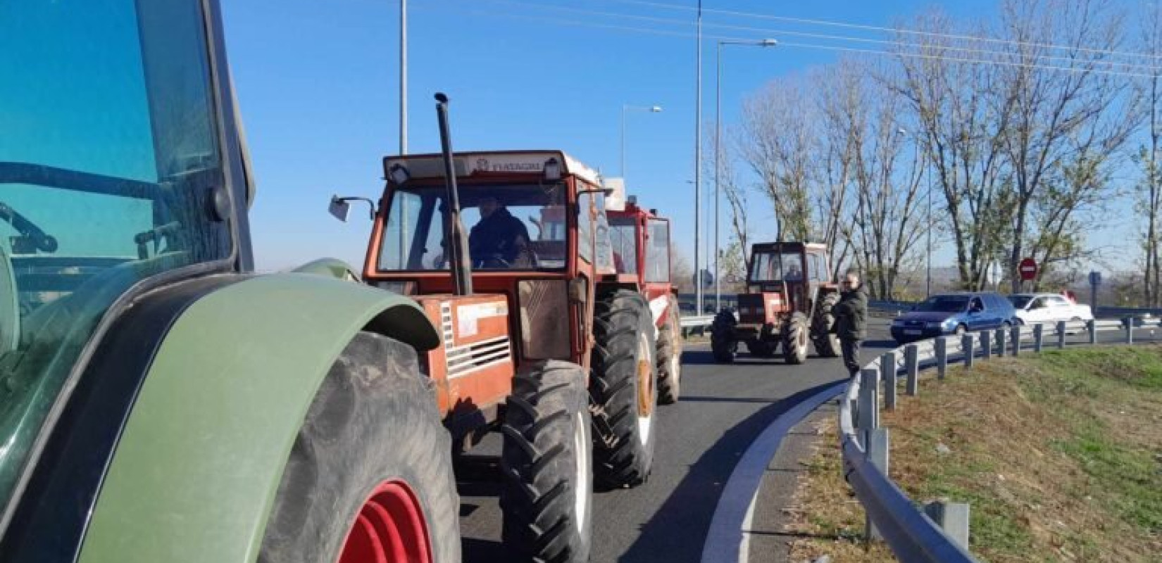 Αγρότες έκλεισαν την Εθνική Οδό στο Κάστρο Βοιωτίας