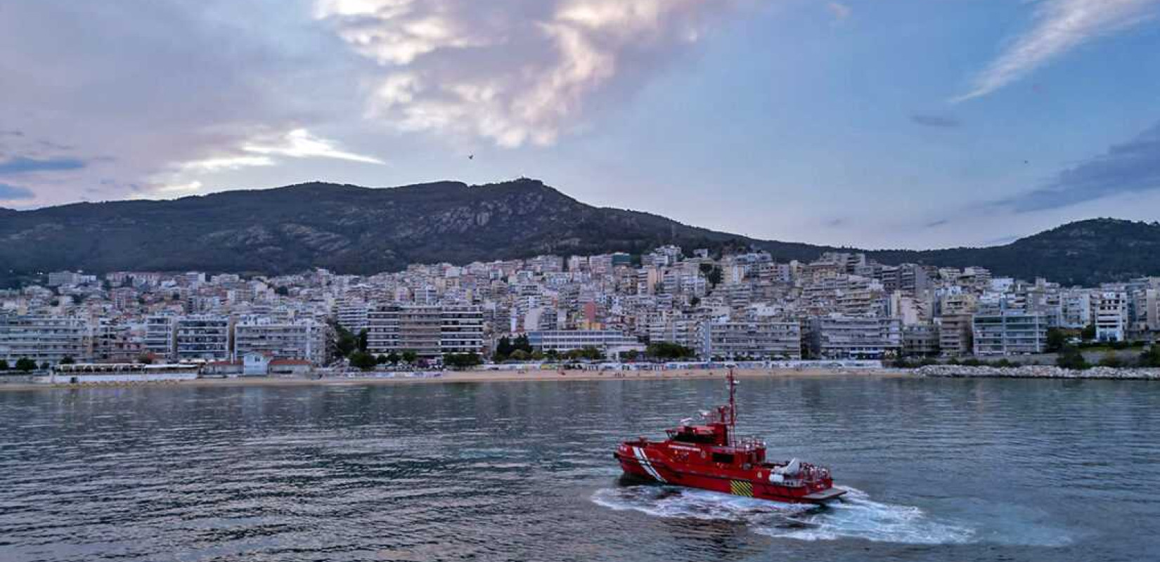 Καβάλα: Πυρκαγιά σε φορτηγό πλοίο