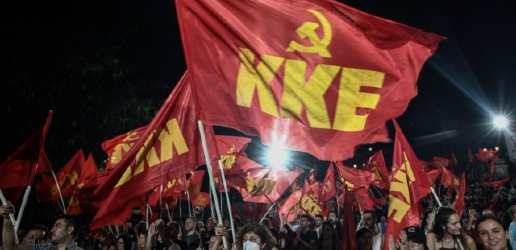 KKE για τη συνέντευξη Μητσοτάκη: Προσπαθεί να προκαταλάβει την έρευνα για το έγκλημα των Τεμπών