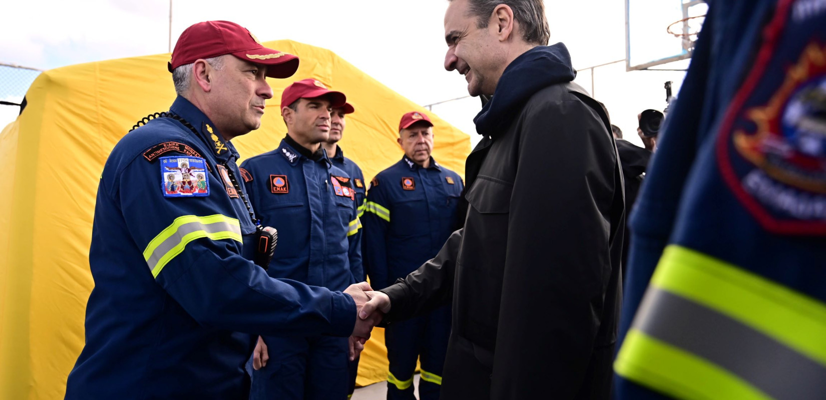 Ο πρωθυπουργός λέει «Όχι στον ανασχηματισμό των Τεμπών» και επιστρέφει στην τακτική των περιοδειών στην περιφέρεια. Γράφει ο Μποξέρ*