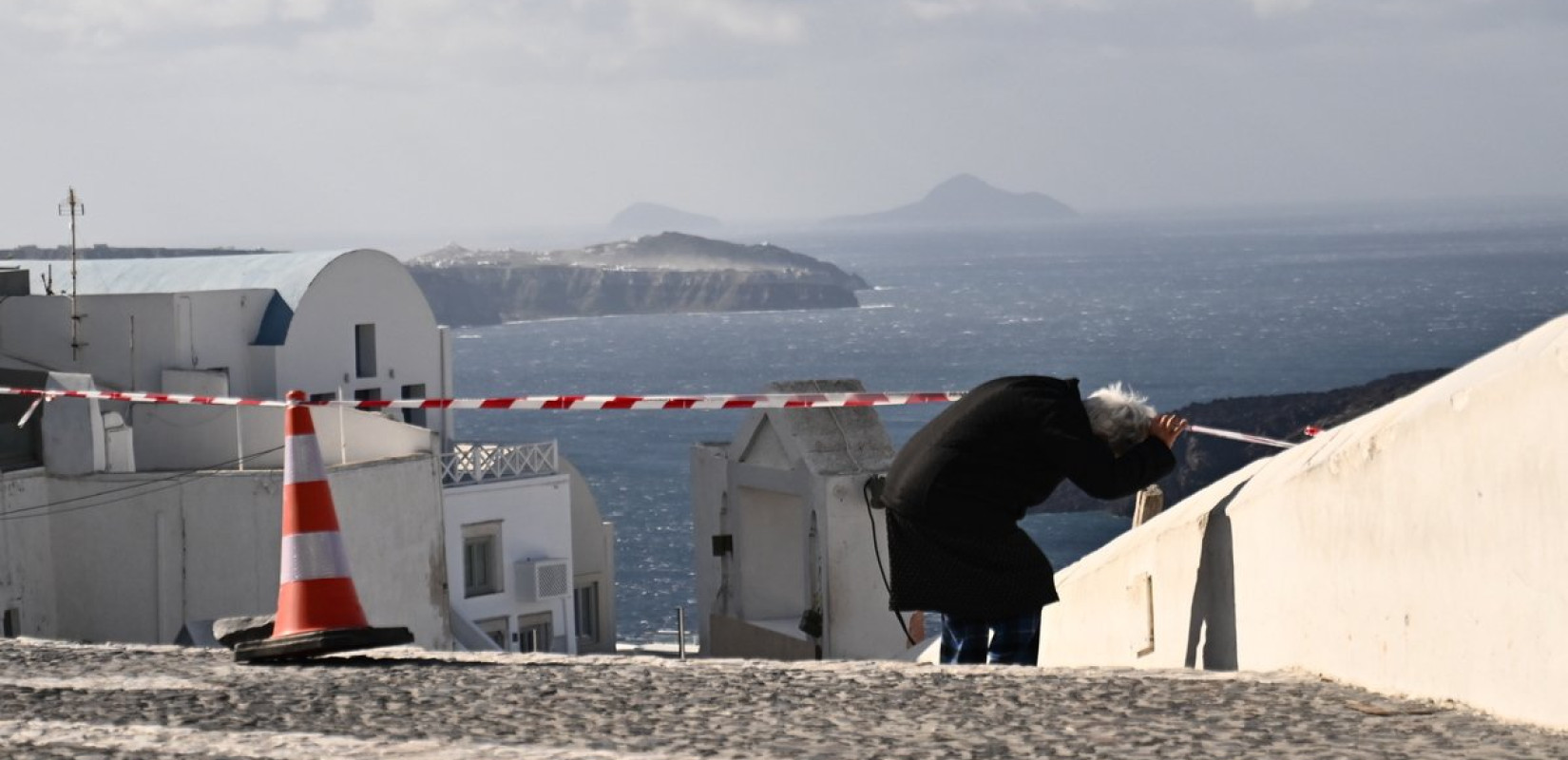 Κοινωνικούς λειτουργούς και ψυχολόγους στέλνει στη Σαντορίνη ο Ελληνικός Ερυθρός Σταυρός