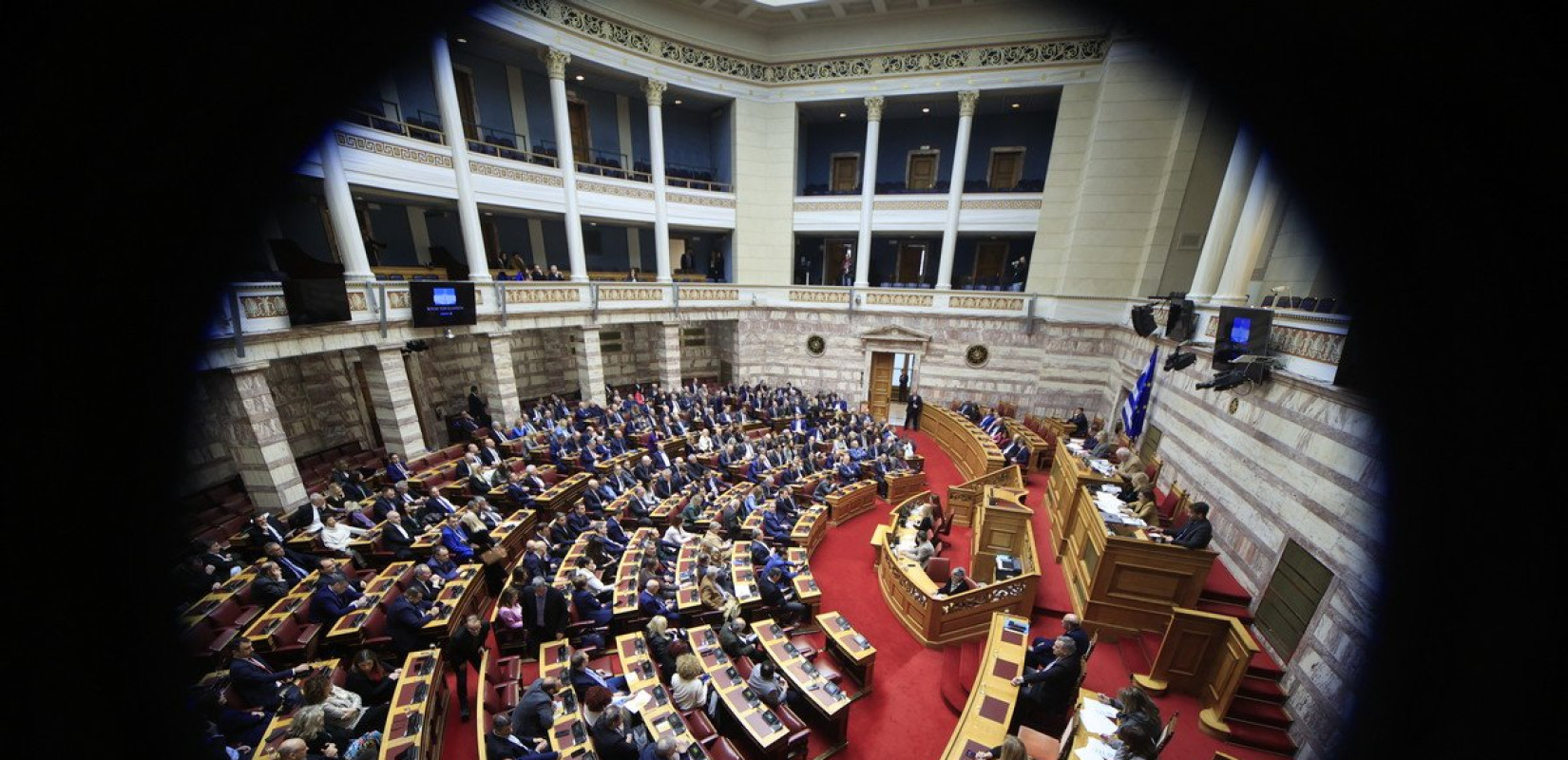 Μπαράζ μεταρρυθμίσεων με τρία νομοσχέδια προ των πυλών