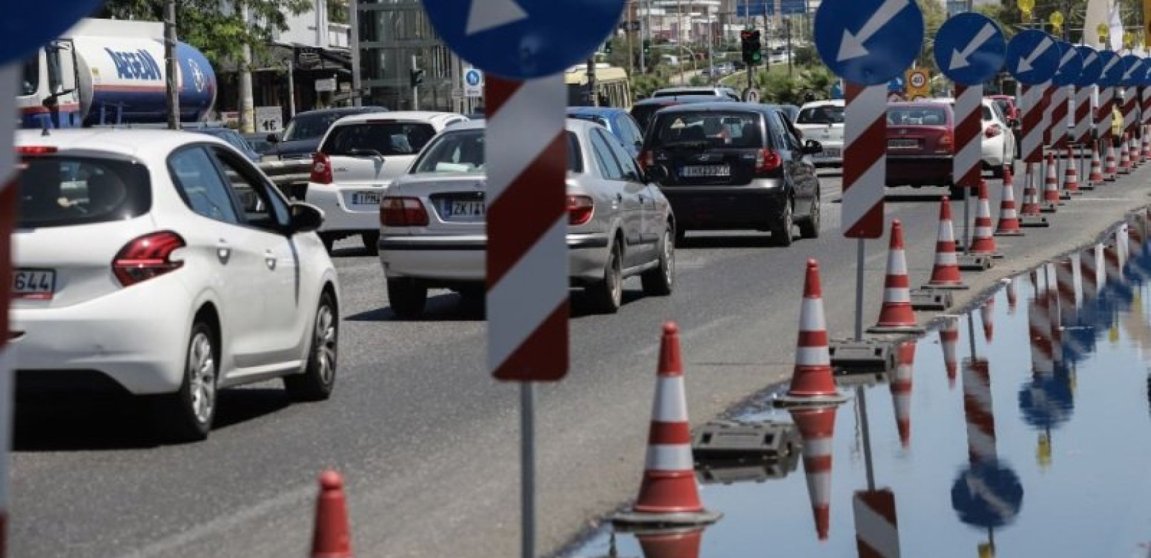 Αθήνα: Κλειστοί δρόμοι στο Παλαιό Φάληρο λόγω θραύσης αγωγού της ΕΥΔΑΠ