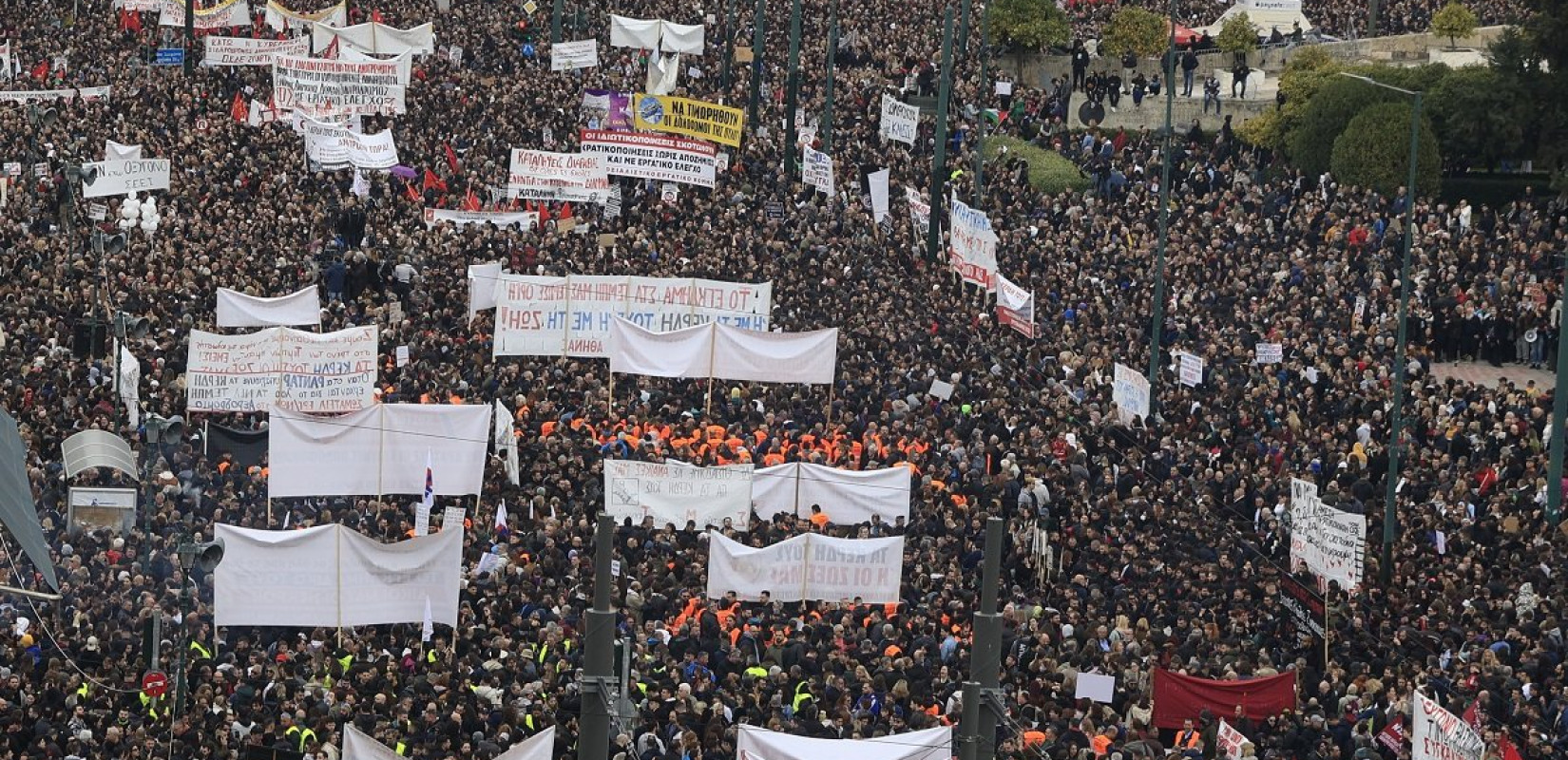 Αθήνα - Τέμπη: Στους 9 οι τραυματίες μετά το συλλαλητήριο - Ανάμεσά τους και 2 αστυνομικοί