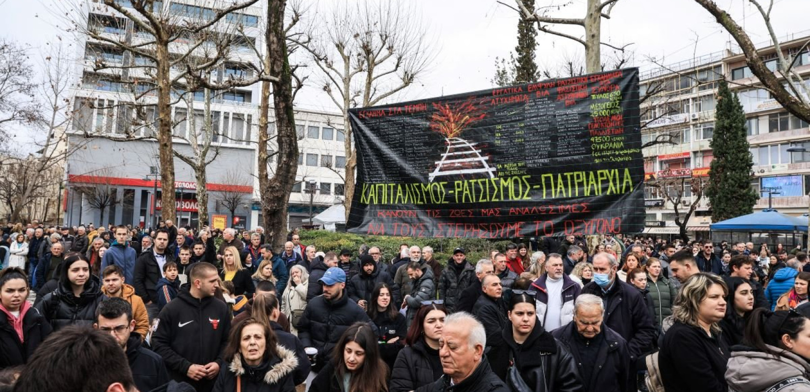 Χιλιάδες κόσμου διαδηλώνουν στις πόλεις της Ελλάδας - Μεγαλειώδεις συγκεντρώσεις σε Λάρισα, Καβάλα και Ιωάννινα (βίντεο)