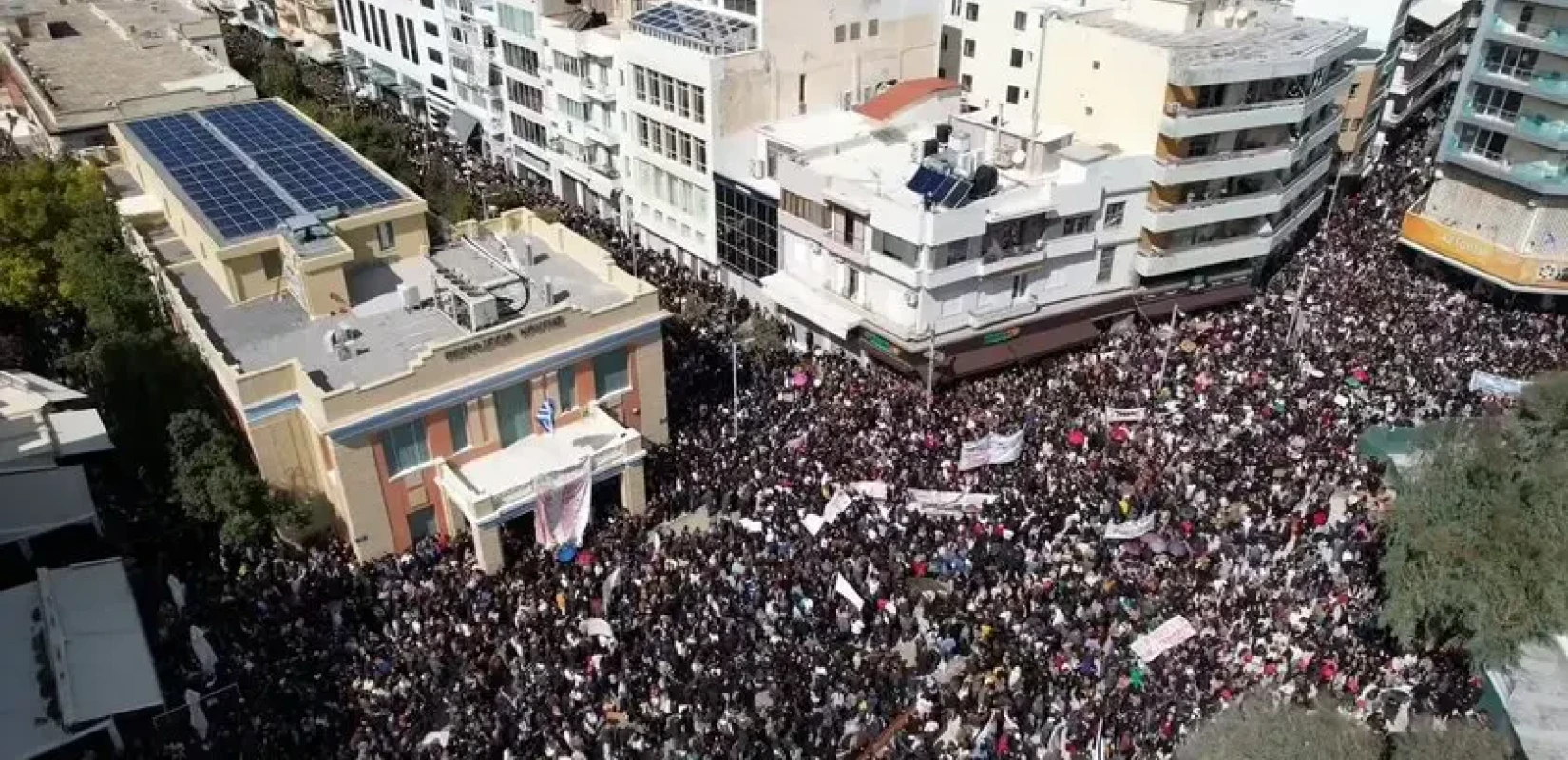 Κρήτη: Επεισόδια στο Ηράκλειο μετά την ιστορική συγκέντρωση για τα Τέμπη - Πέντε προσαγωγές