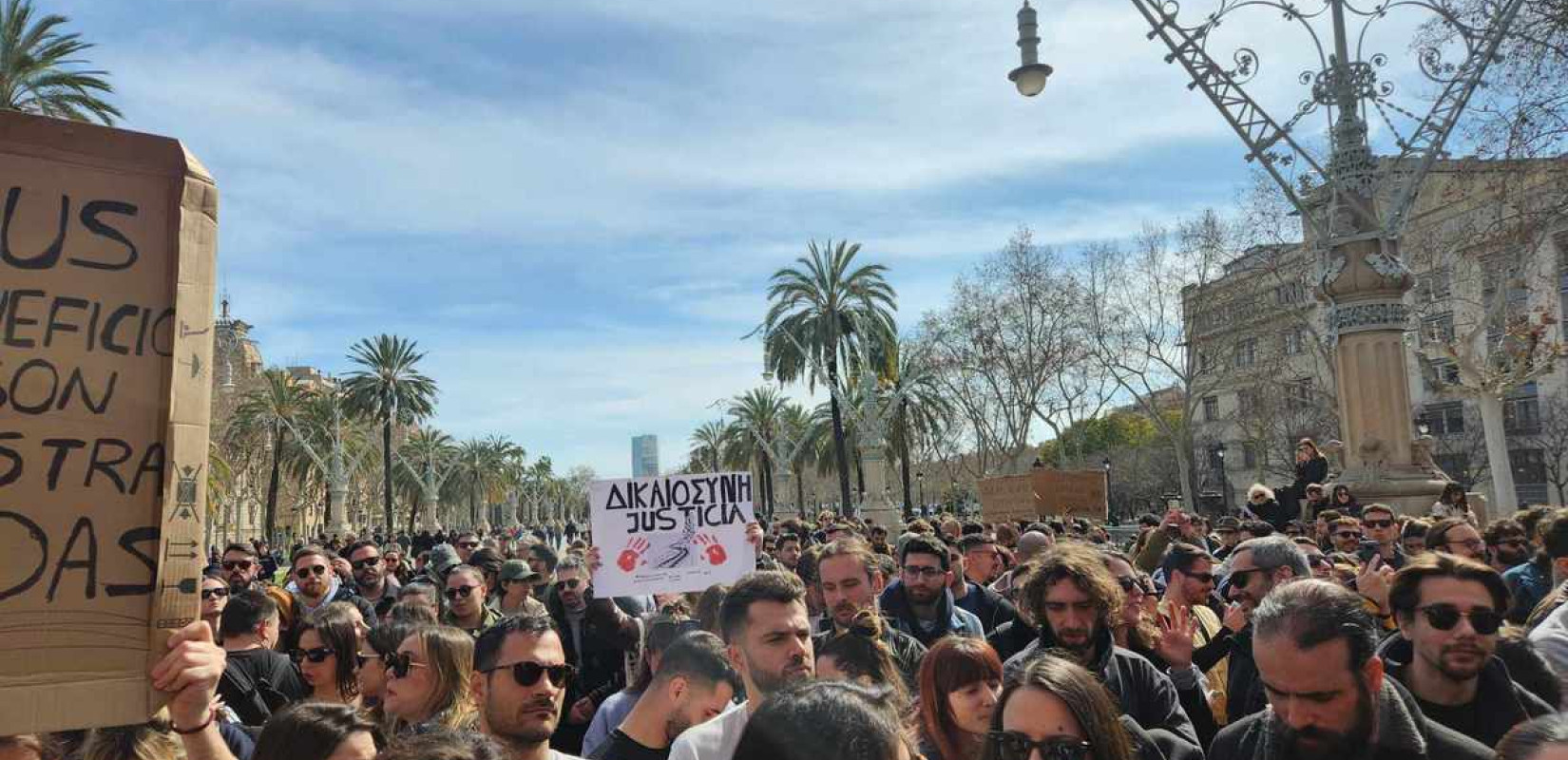 Τέμπη: «Δεν έχω οξυγόνο» και στη Βαρκελώνη