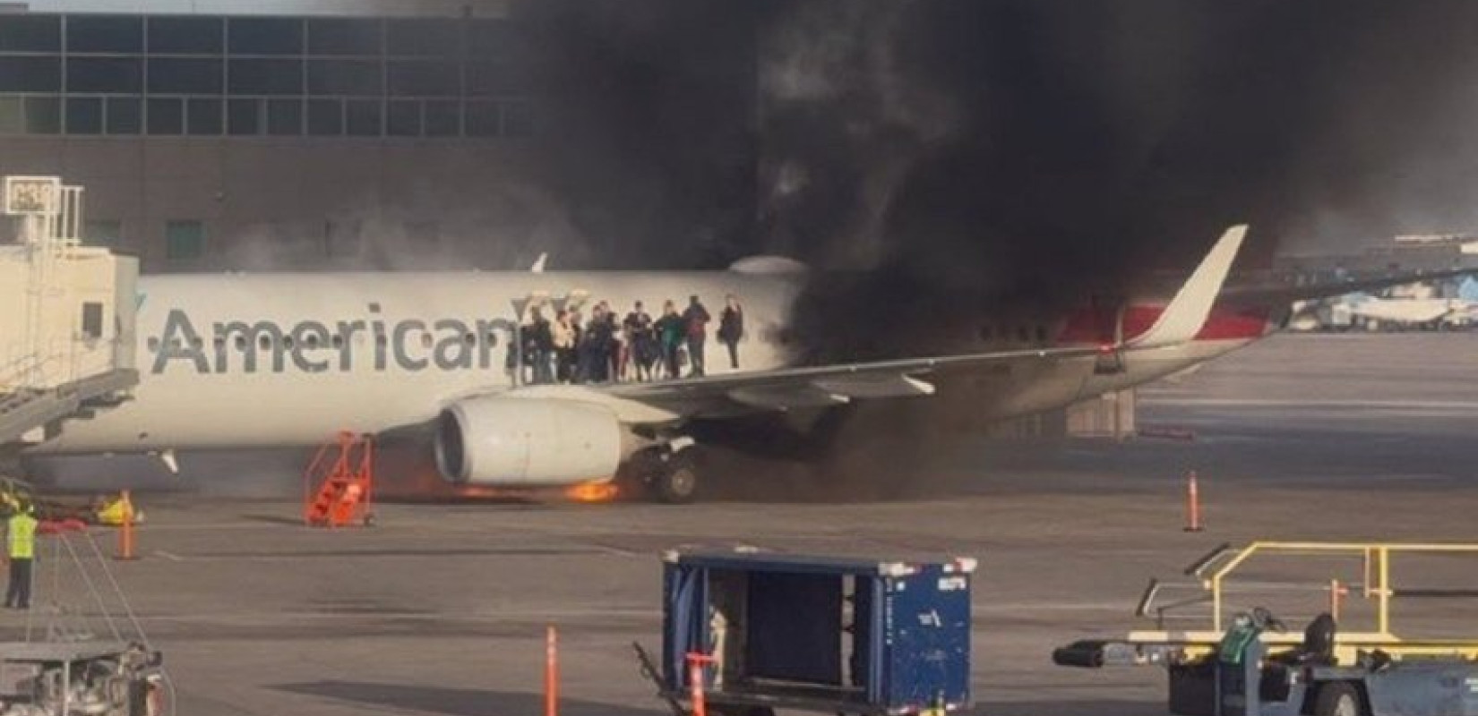 ΗΠΑ: Φωτιά σε Boeing της American Airlines κατά την προσγείωσή του στο Ντένβερ (βίντεο)