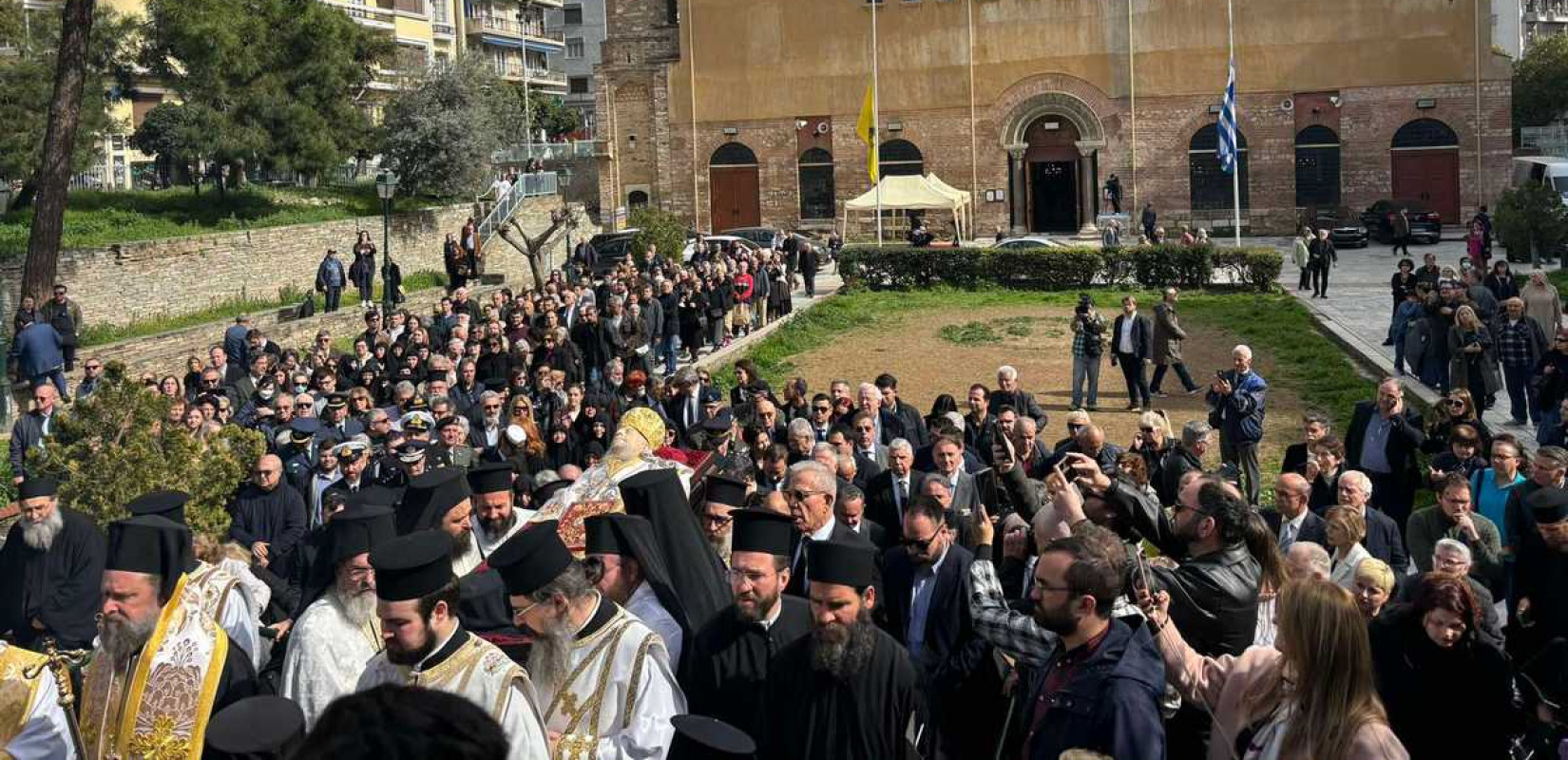 Live το «ύστατο χαίρε» στον μακαριστό Μητροπολίτη πρώην Θεσσαλονίκης κυρό Άνθιμο - Ολοκληρώθηκε η εξόδιος ακολουθία