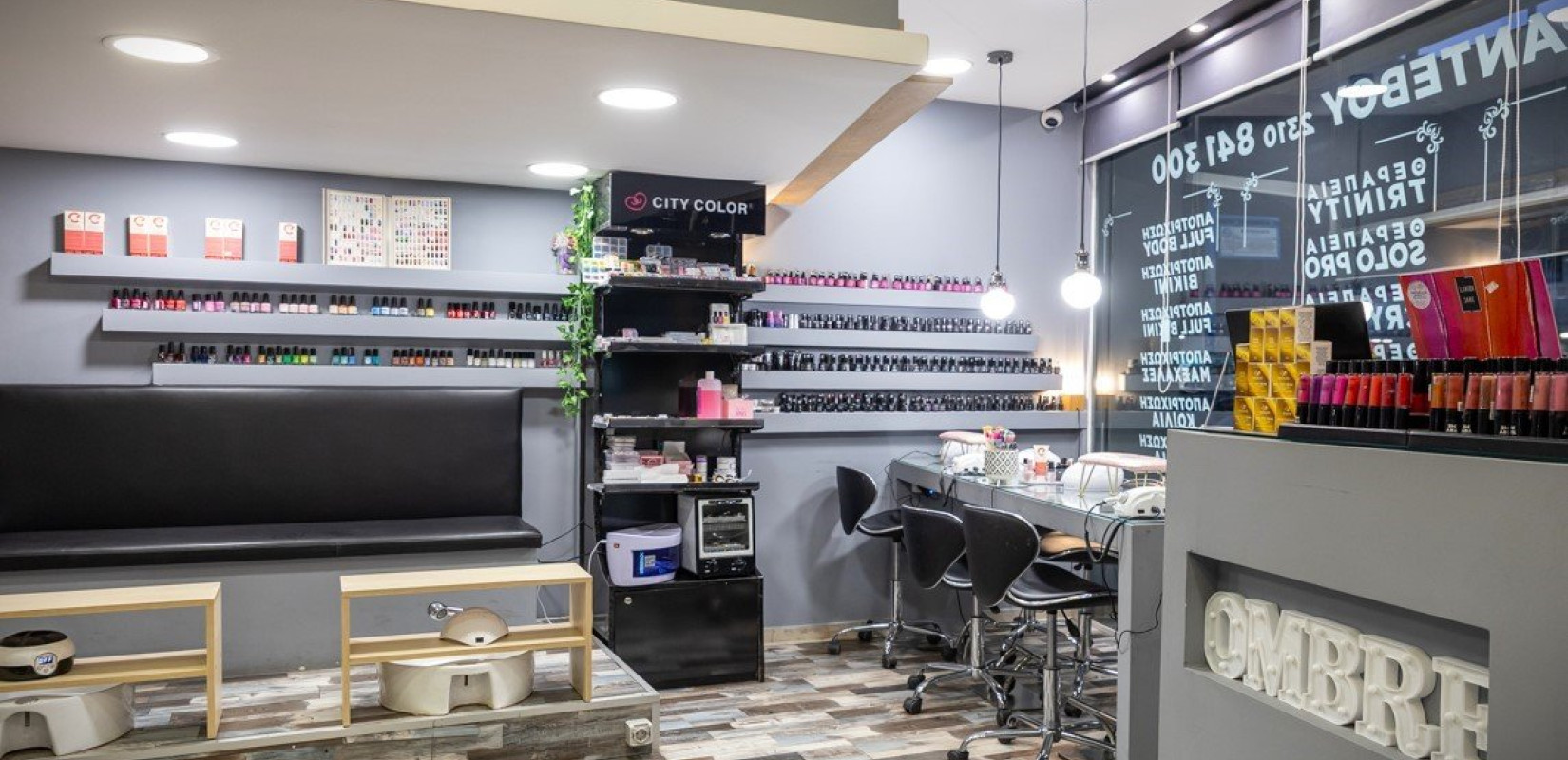 Ombre Hair & Nails Salon: Ολοκληρωμένες υπηρεσίες ομορφιάς στη Δελφών, κοντά στη στάση «Ευκλείδης» του μετρό