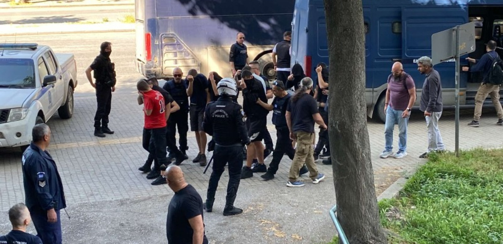 Θεσσαλονίκη: Ποινική δίωξη για σωρεία αδικημάτων στους 28 συλληφθέντες της εθνικιστικής οργάνωσης