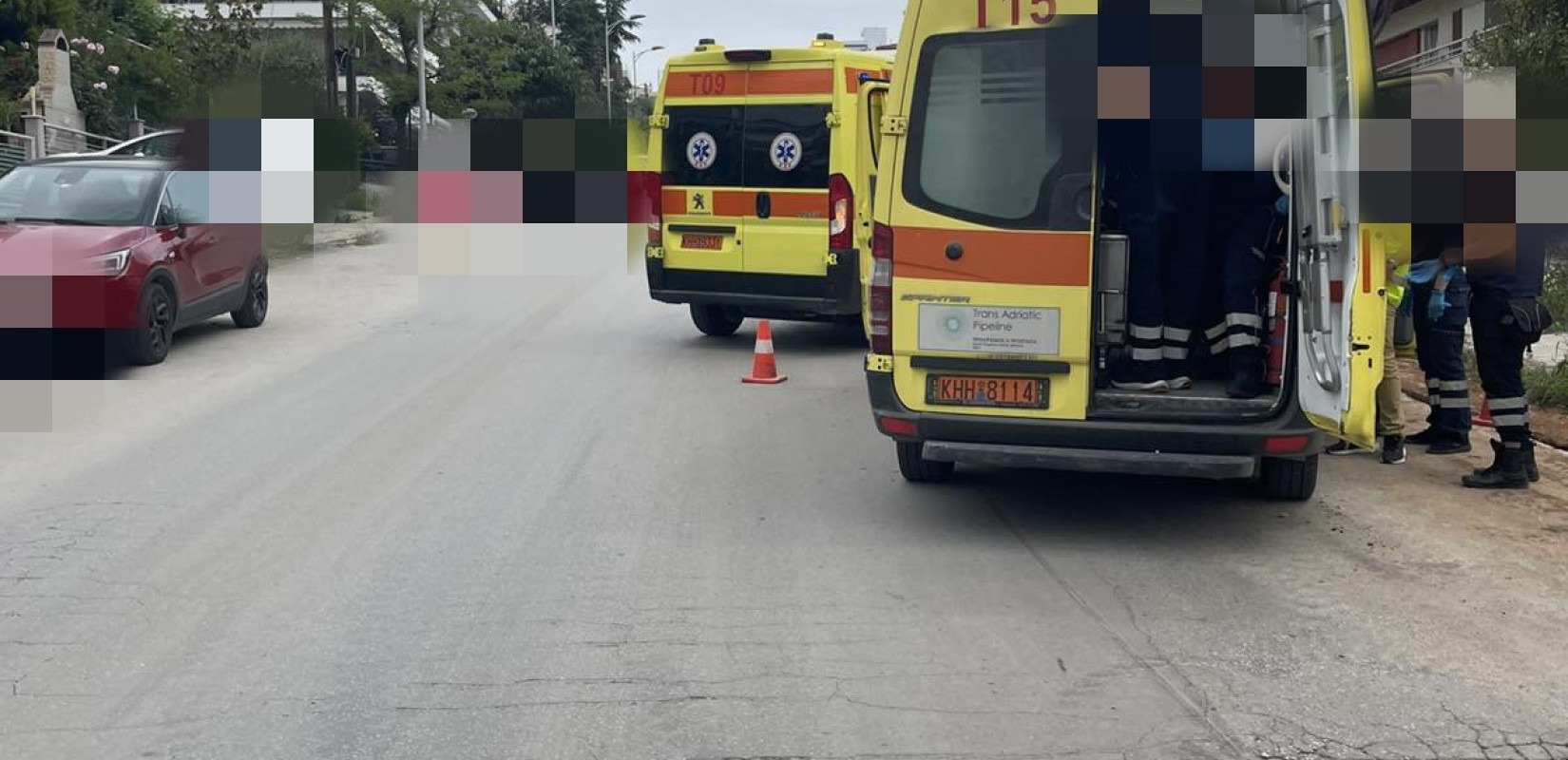 Θεσσαλονίκη: Διασώστες του ΕΚΑΒ επανέφεραν οδηγό μοτοσικλέτας μετά από σοβαρό τροχαίο