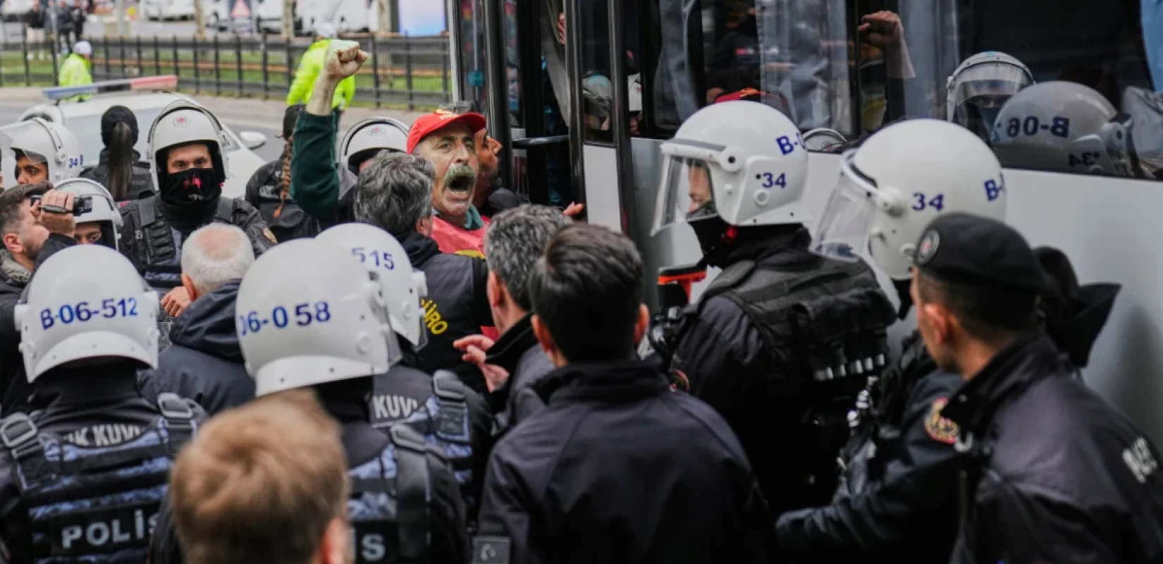 Επεισόδια και συλλήψεις σε πορείες για την Πρωτομαγιά στην Κωνσταντινούπολη - Δείτε βίντεο