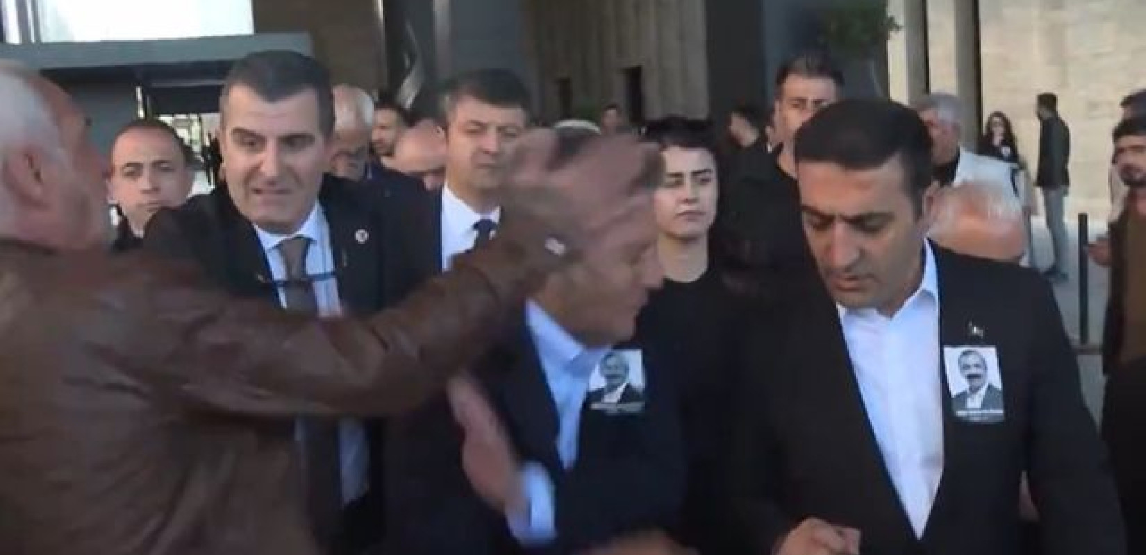 Τουρκία: Mε βεβαρυμένο ποινικό παρελθόν ο δράστης που χτύπησε τον πρόεδρο του CHP